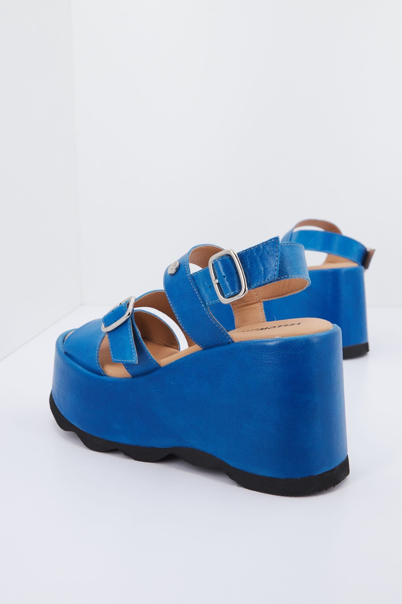 YELLOW CARRIE en color AZUL (3)