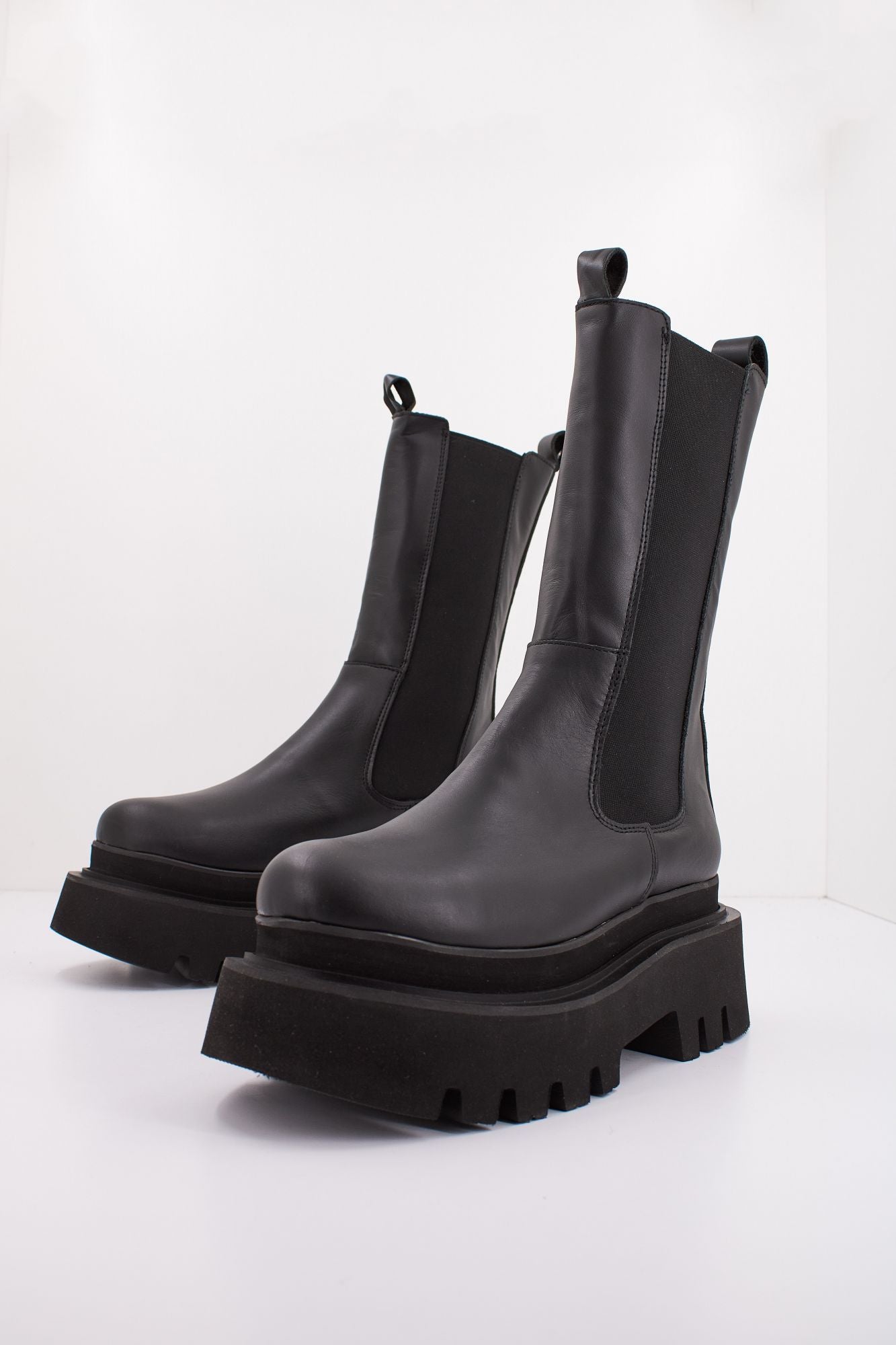 YELLOW CLEVELAND en color NEGRO (2)