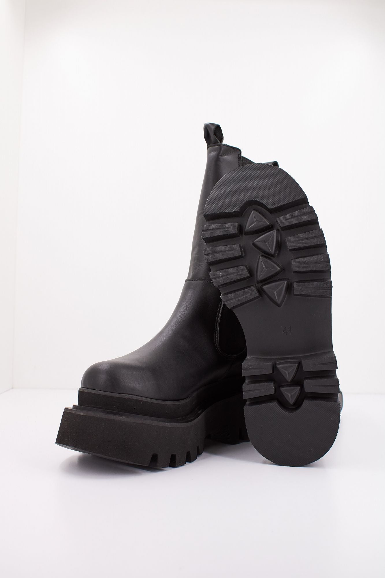 YELLOW CLEVELAND en color NEGRO (4)