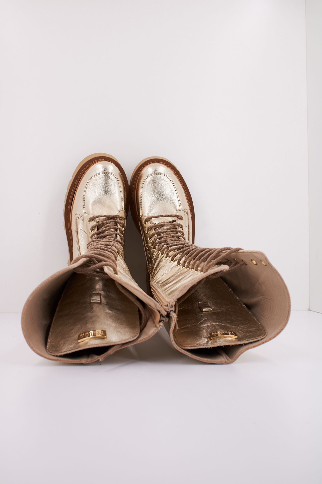 YELLOW ARTHUR en color ORO (3)