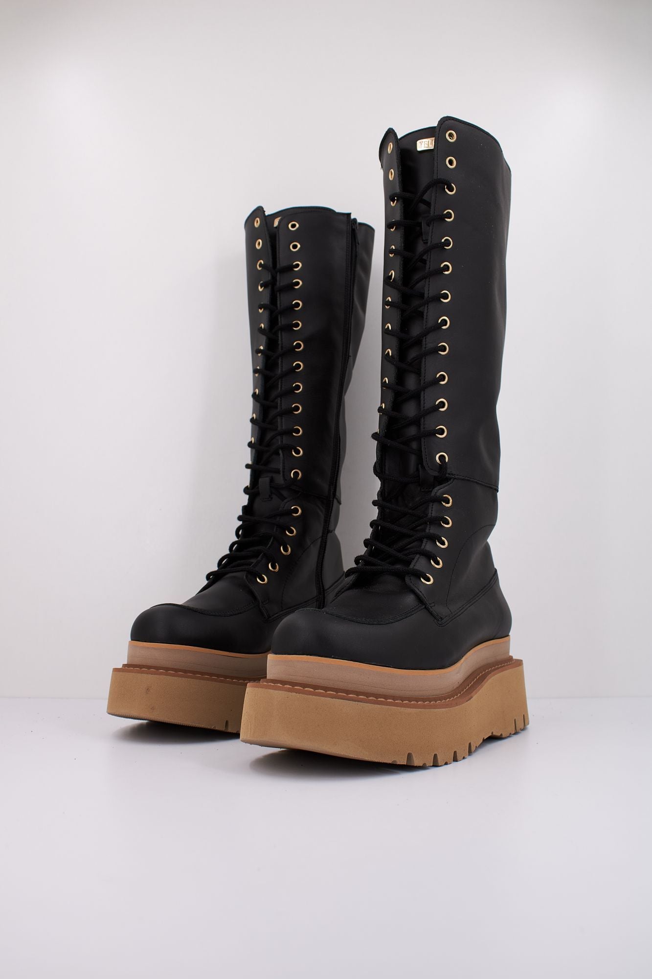 YELLOW ARTHUR en color NEGRO (2)