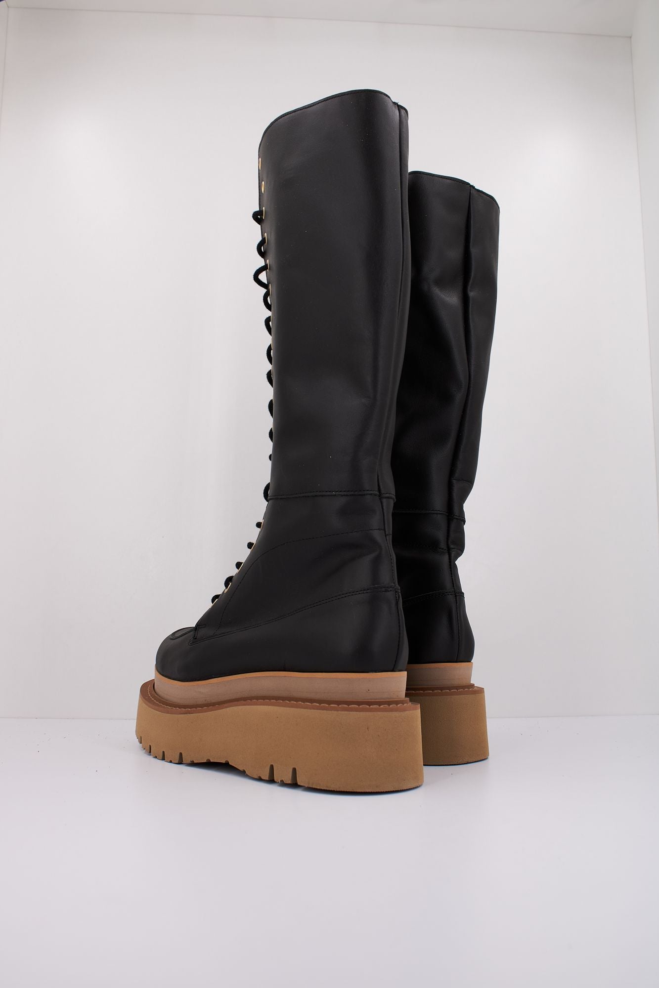 YELLOW ARTHUR en color NEGRO (4)