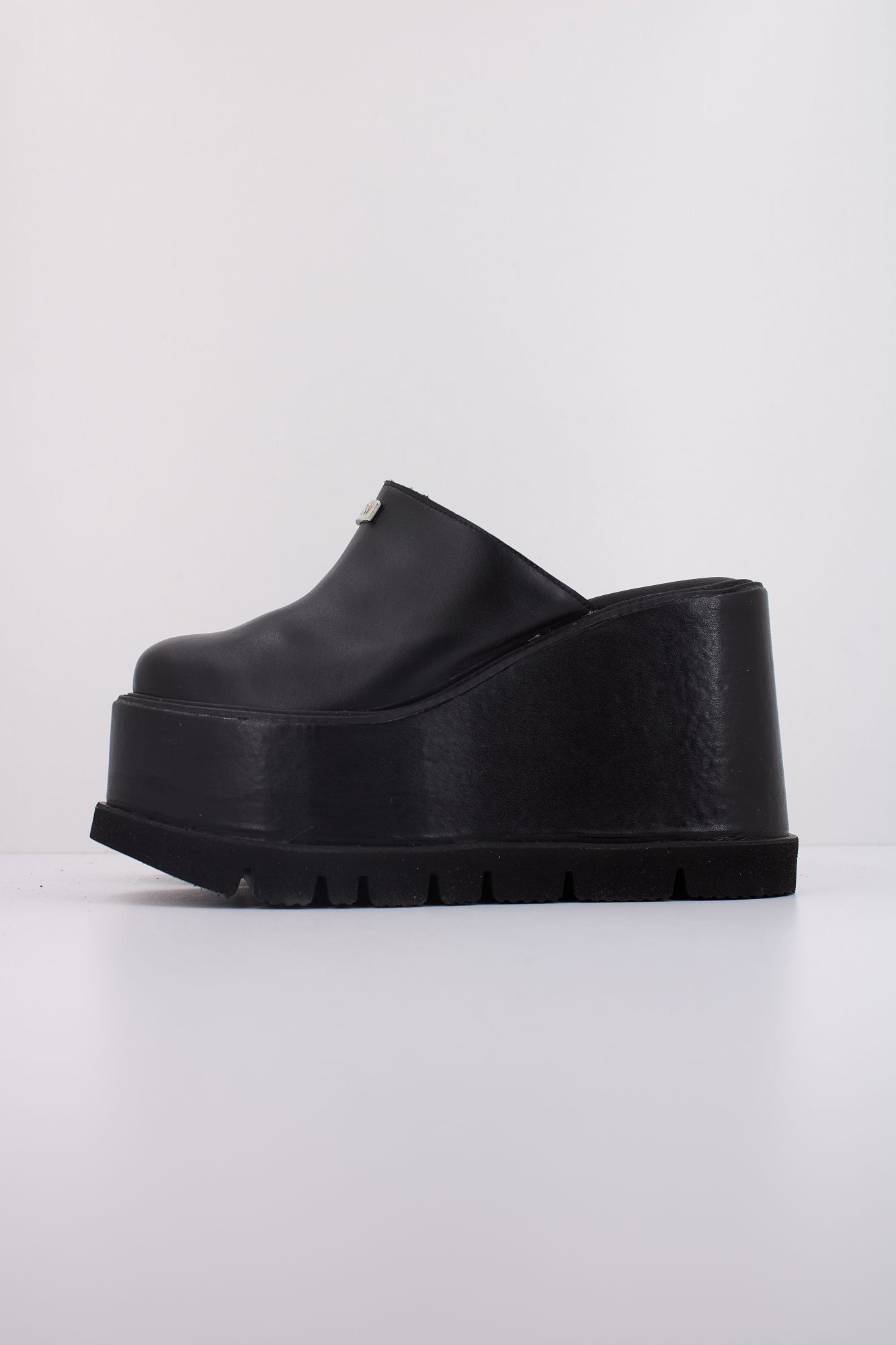 YELLOW SUZY en color NEGRO (1)