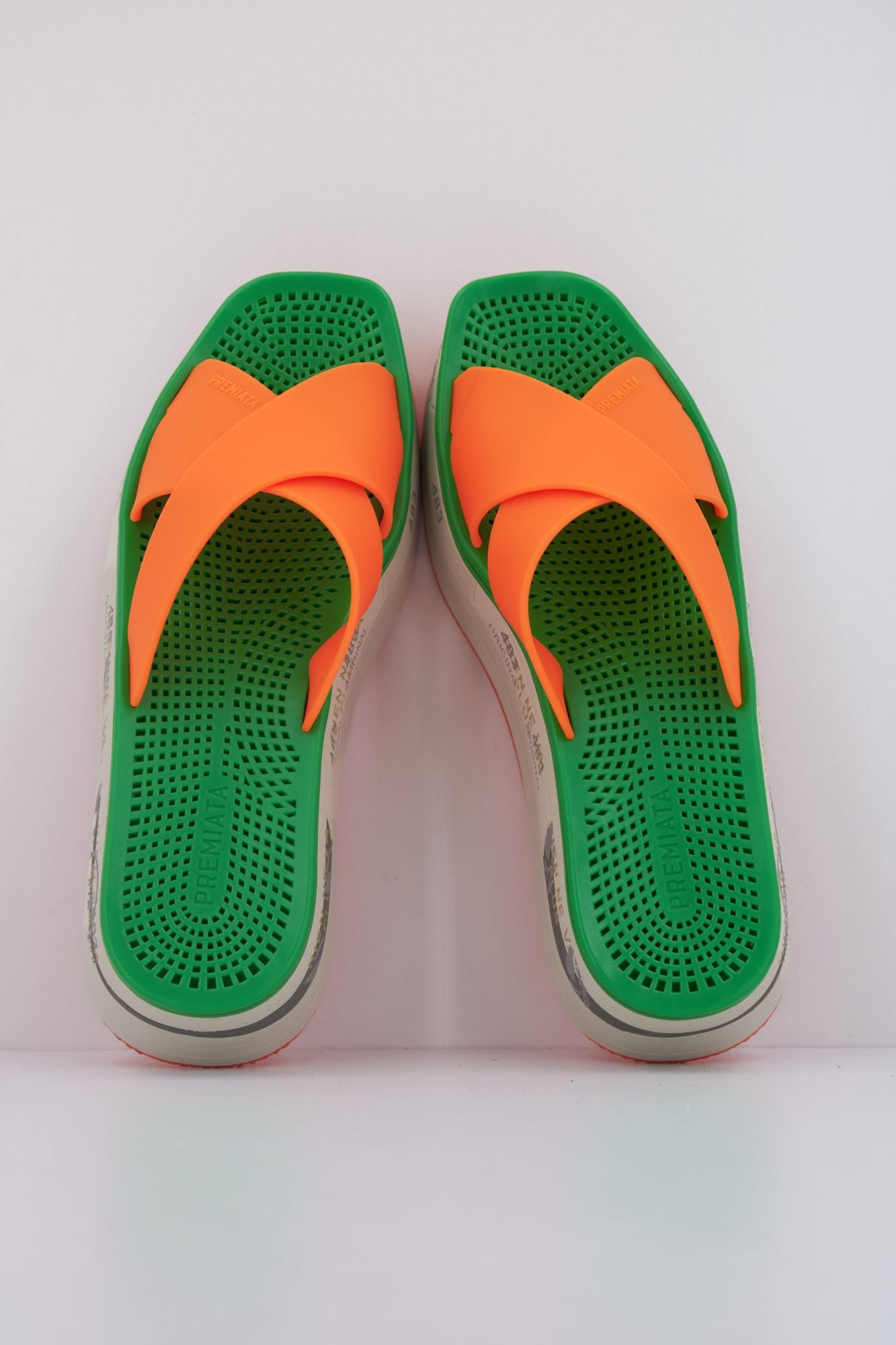 PREMIATA MOURA 7461 en color NARANJA (3)