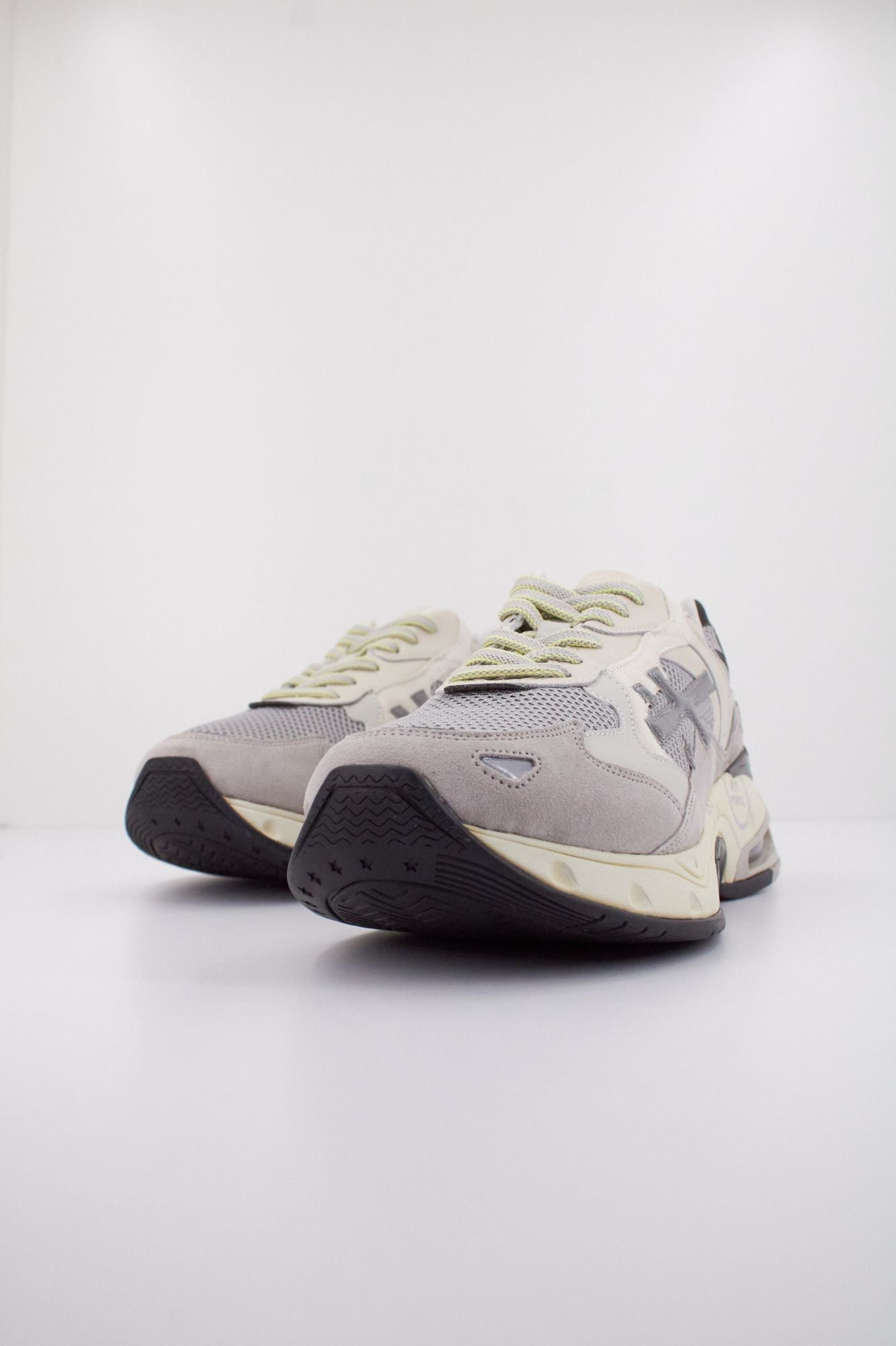 PREMIATA SHARKY 407 en color GRIS (2)