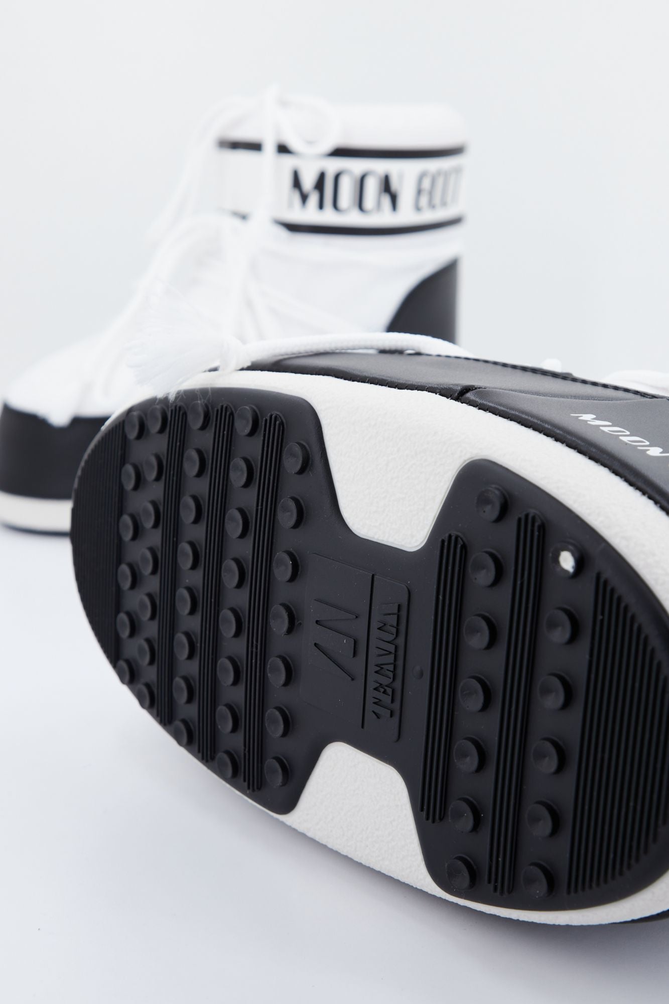 MOON BOOT 14093400 002 en color BLANCO (4)
