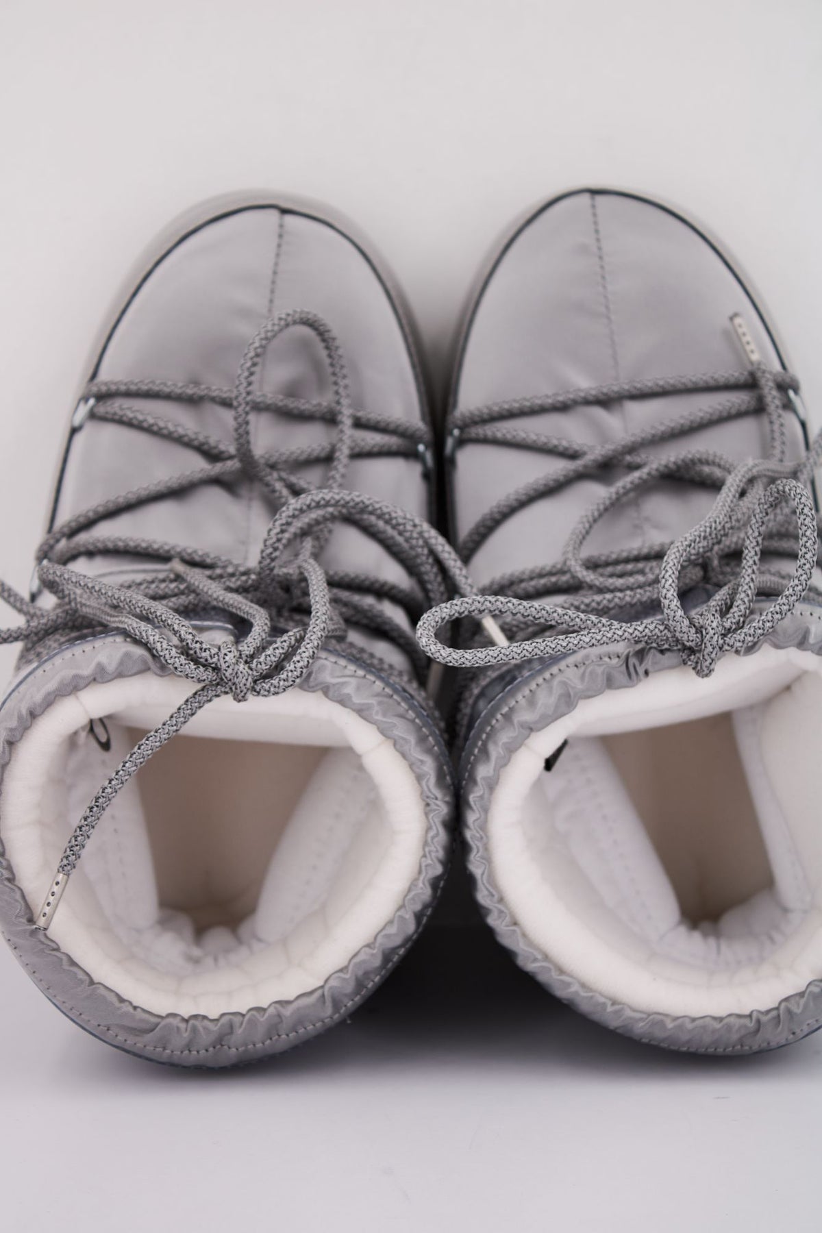 MOON BOOT ICON LOW GLANCE 14093500 001 en color GRIS (3)