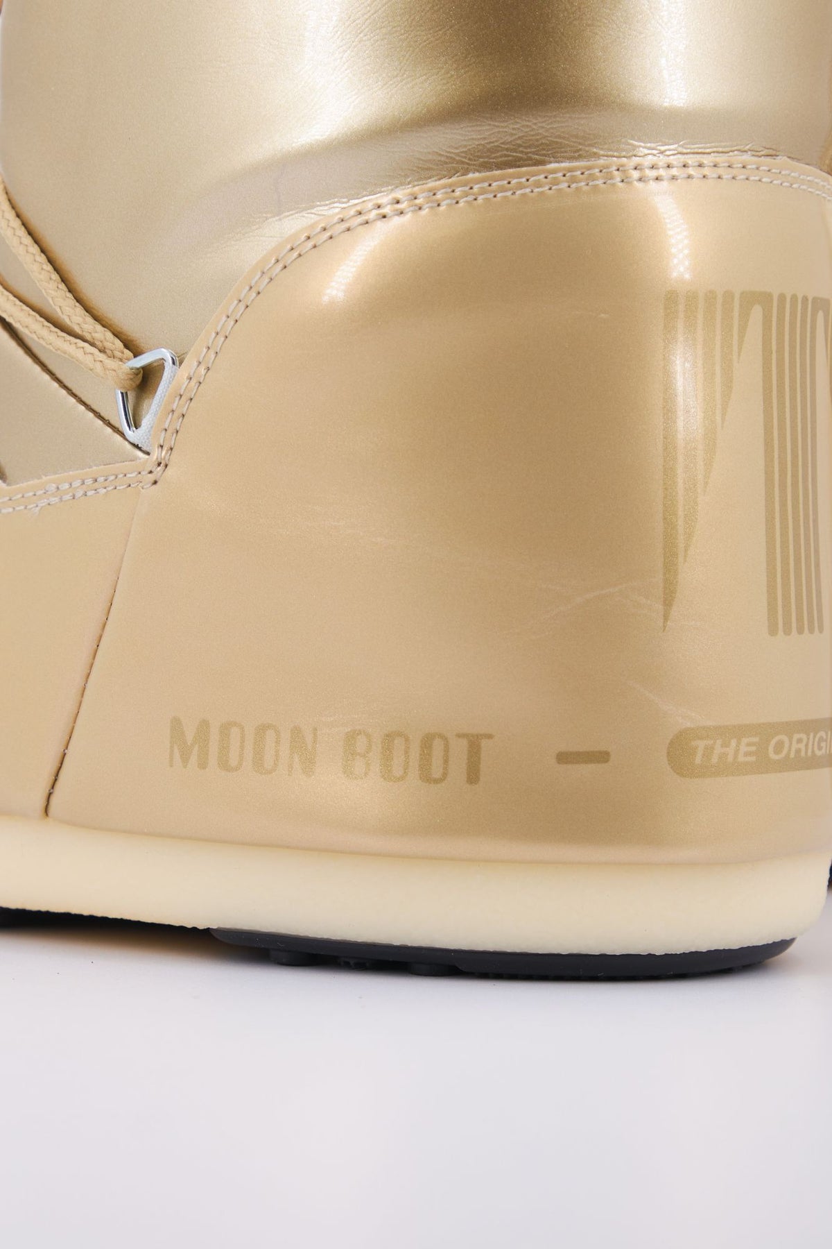 MOON BOOT ICON VINILE 14021400 003 en color ORO (3)