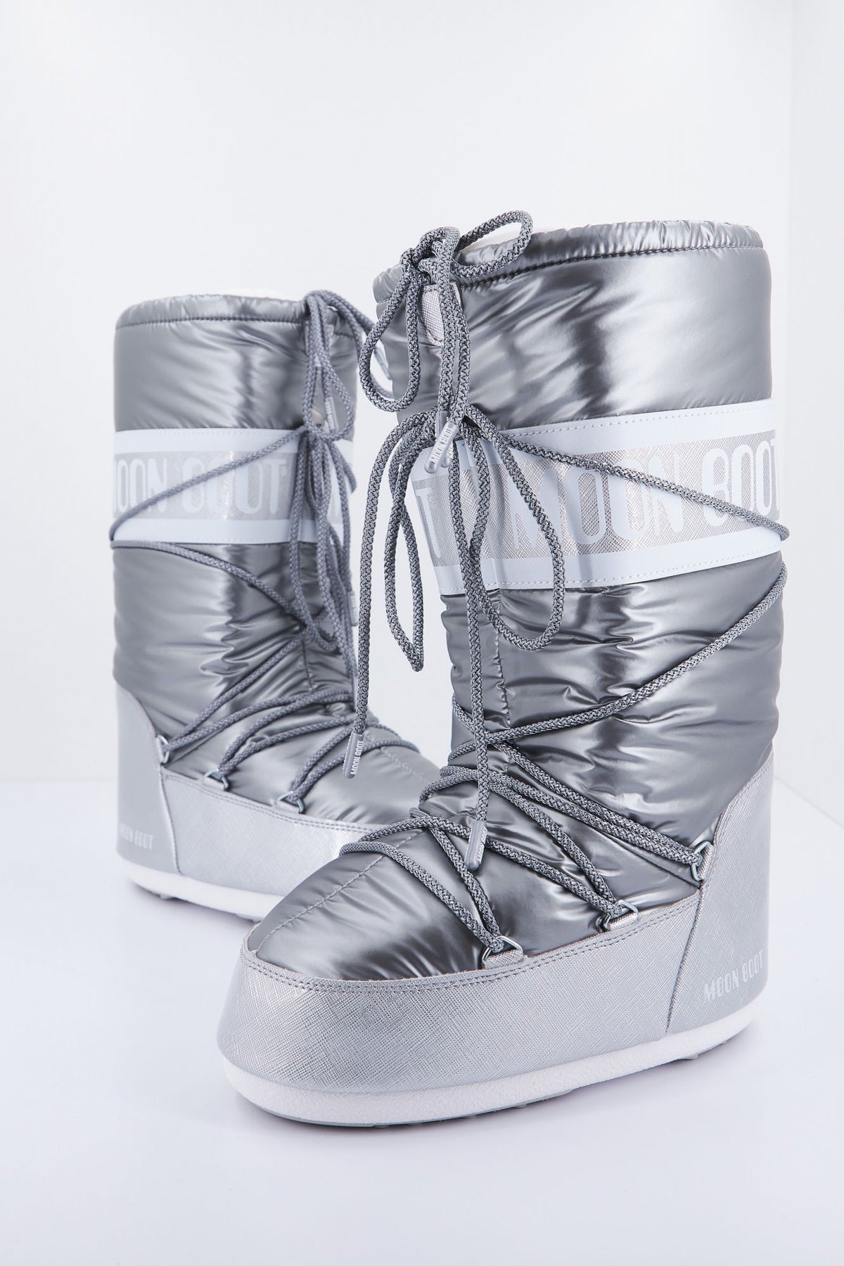 MOON BOOT CLASSIC PILL 14027100 002 en color PLATA (1)