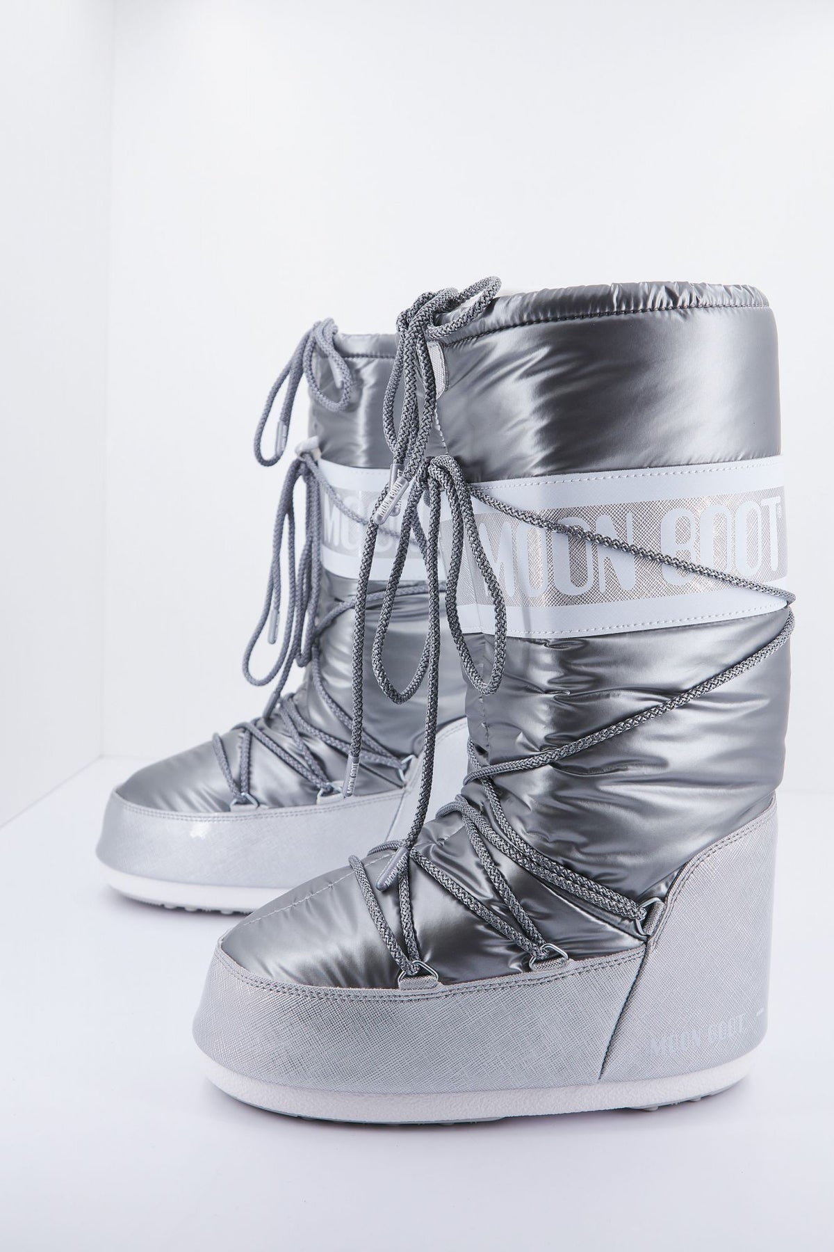 MOON BOOT CLASSIC PILL 14027100 002 en color PLATA (2)