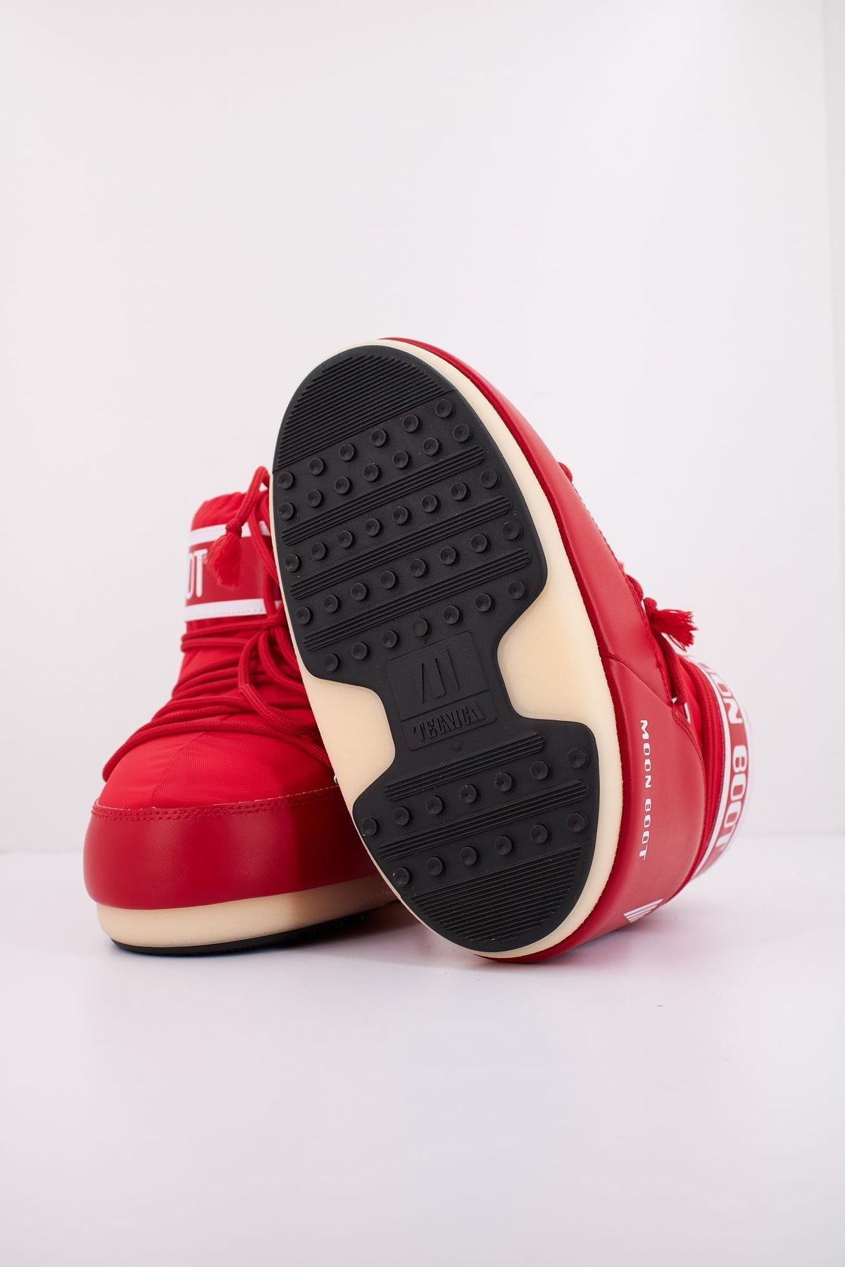 MOON BOOT ICON LOW NYLON 14093400 001 en color ROJO (5)