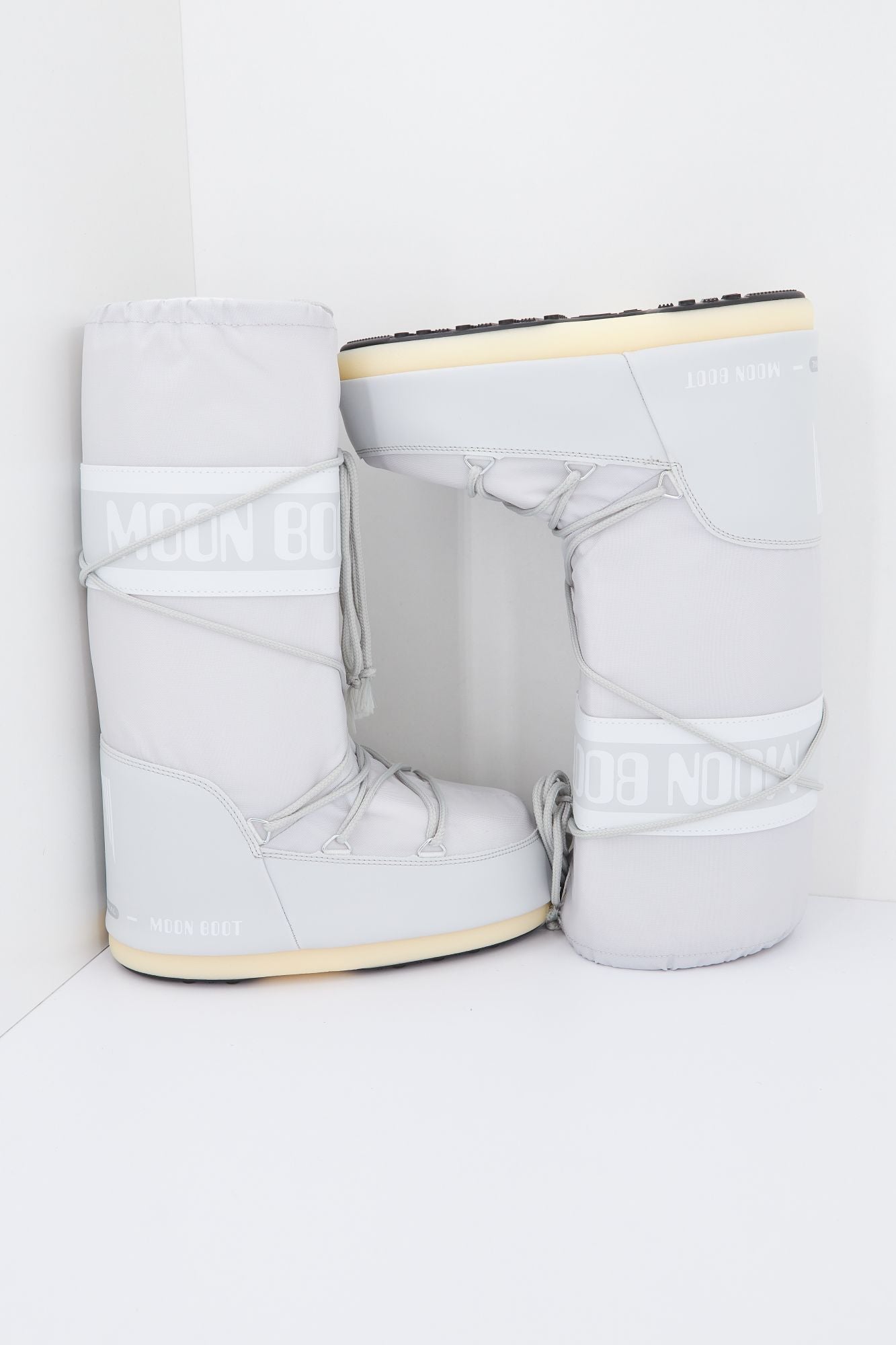 MOON BOOT ICON NYLON en color GRIS (1)
