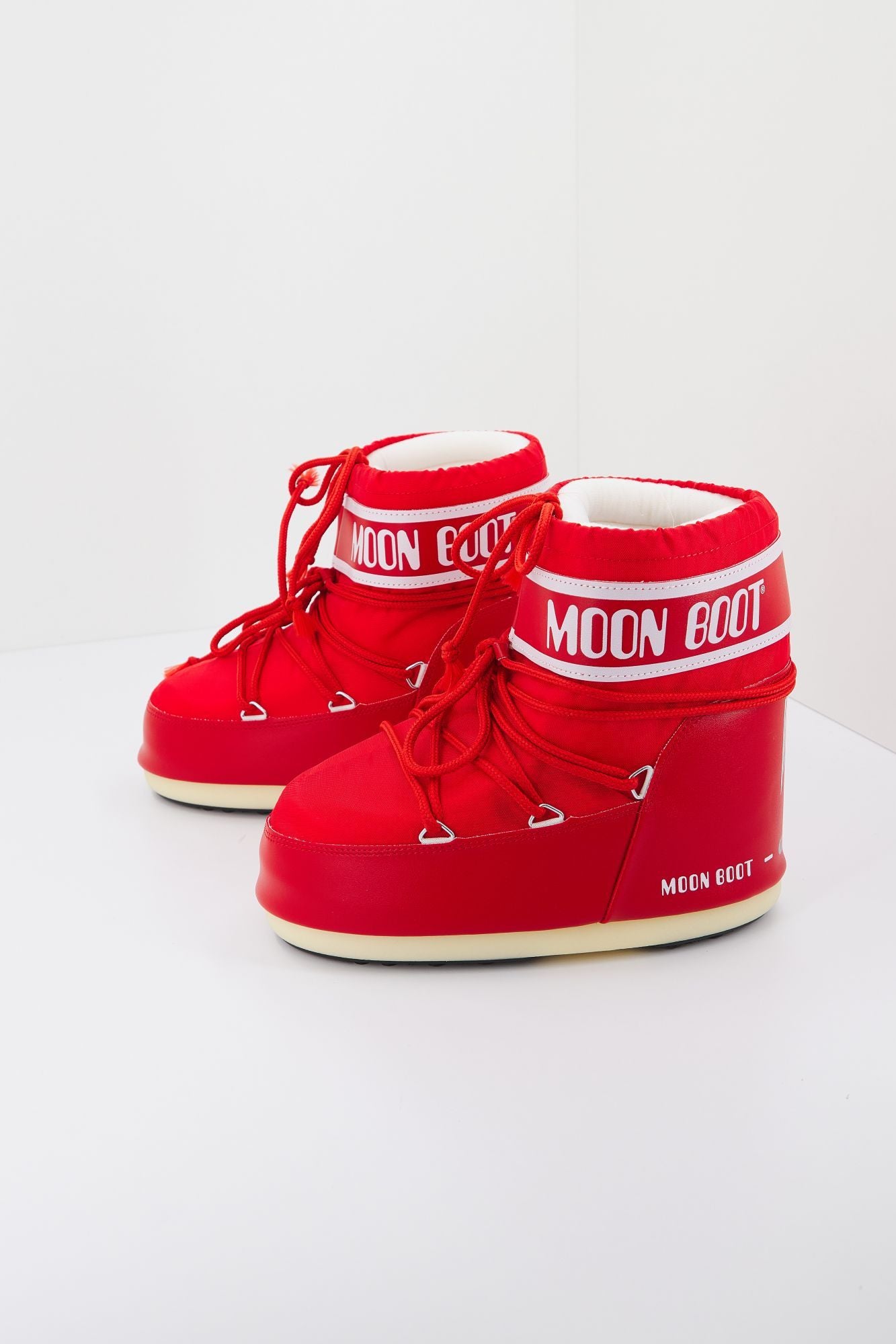 MOON BOOT ICON LOW NYL en color ROJO (1)