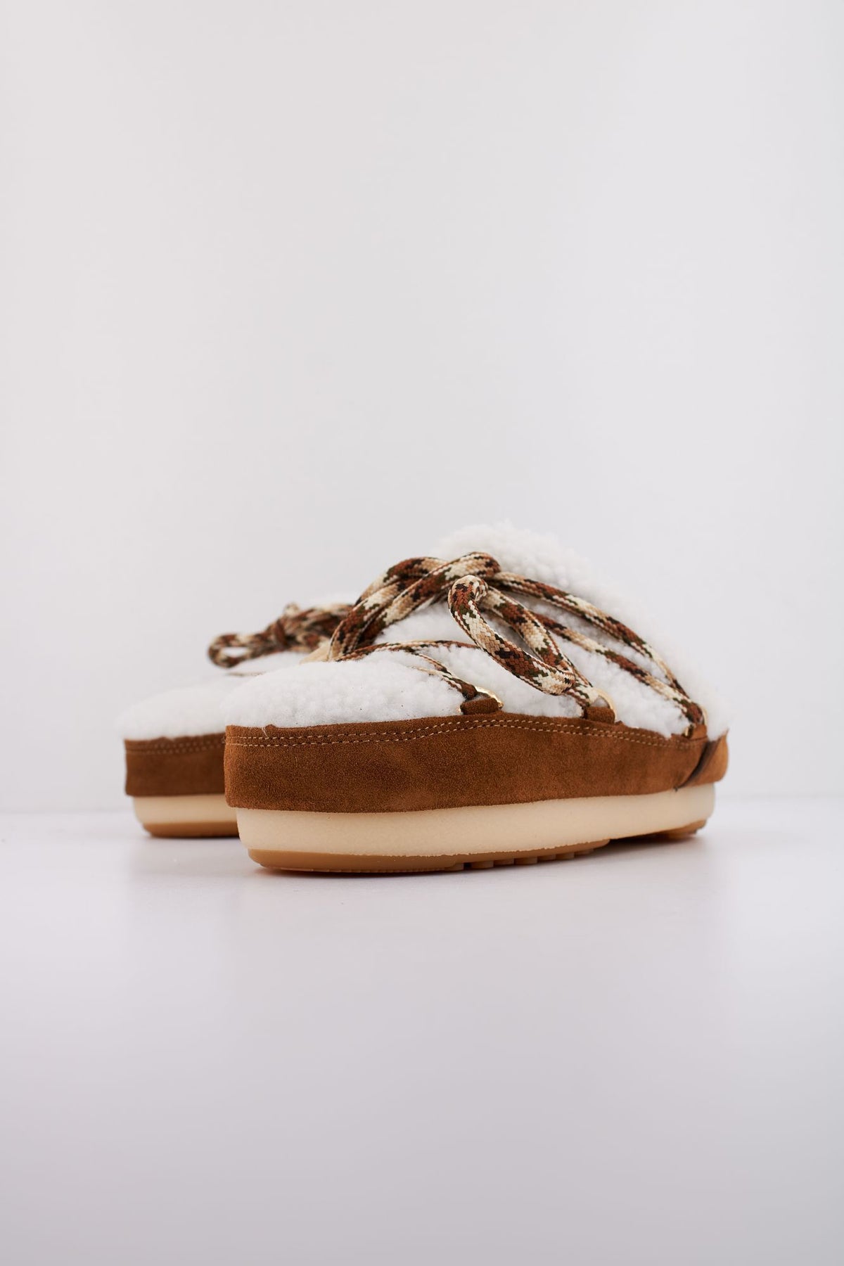 MOON BOOT MULES SHEARLING 14601100 001 en color MARRON (2)