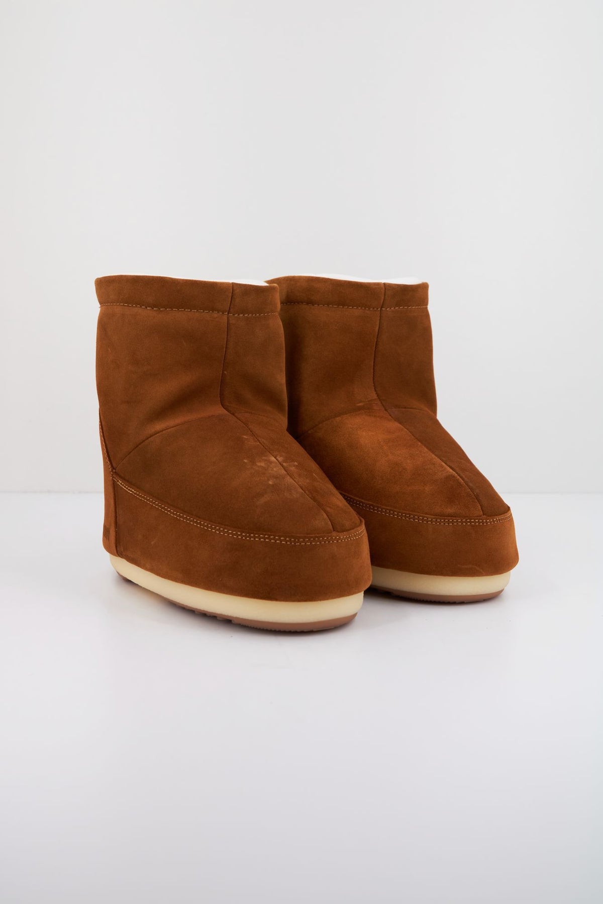 MOON BOOT ICON LOW NOLACE SUEDE 14094000 002 en color MARRON (2)