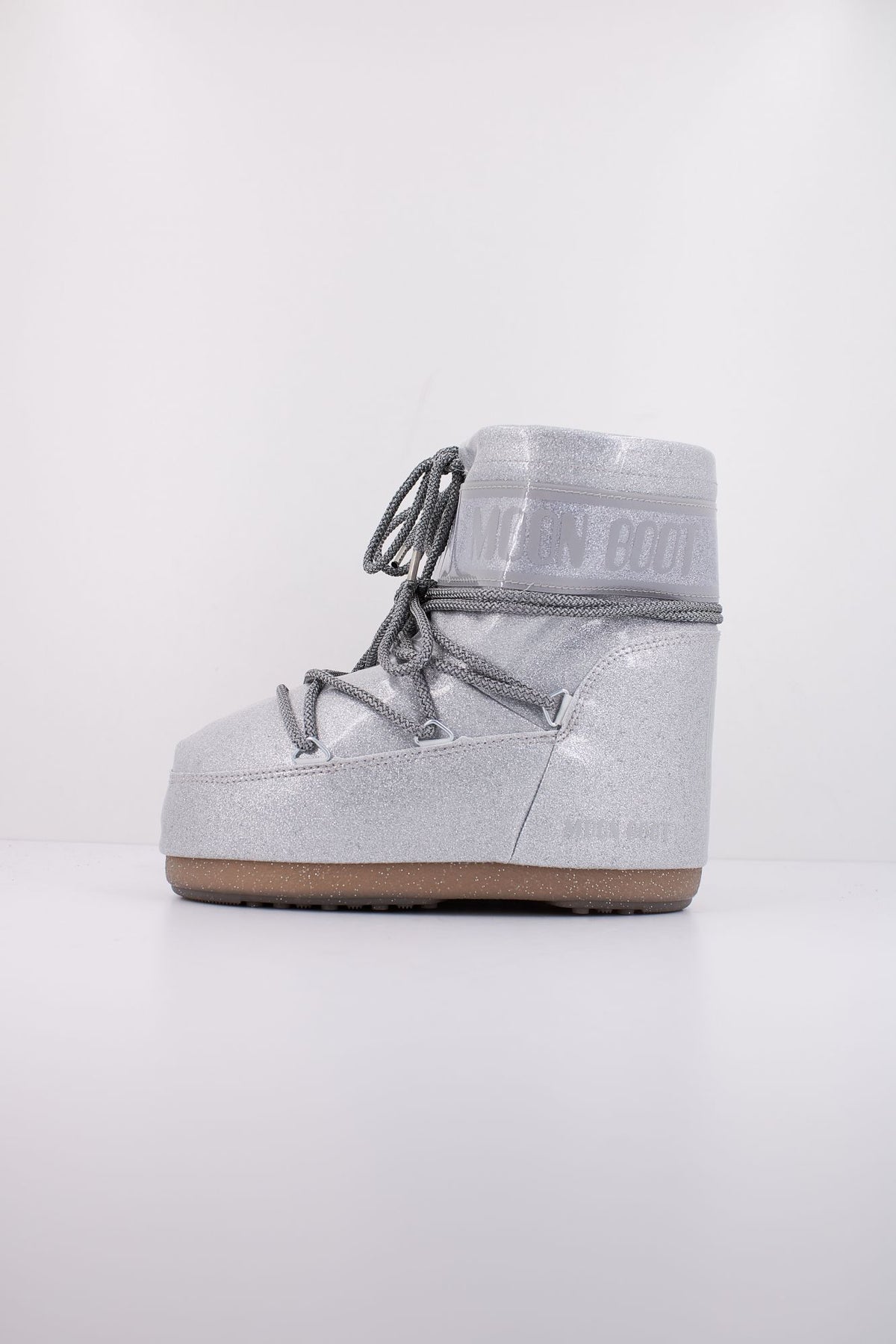 MOON BOOT ICON LOW GLITTER 14094400 001 en color PLATA (1)