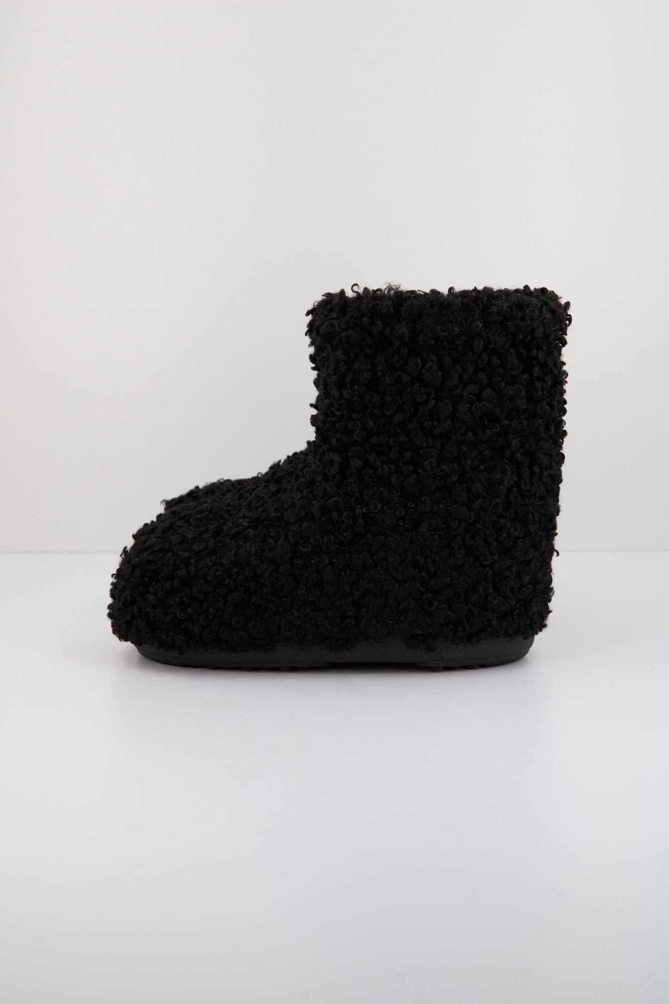 MOON BOOT MB ICON LOW FAUX CURLY en color NEGRO (1)