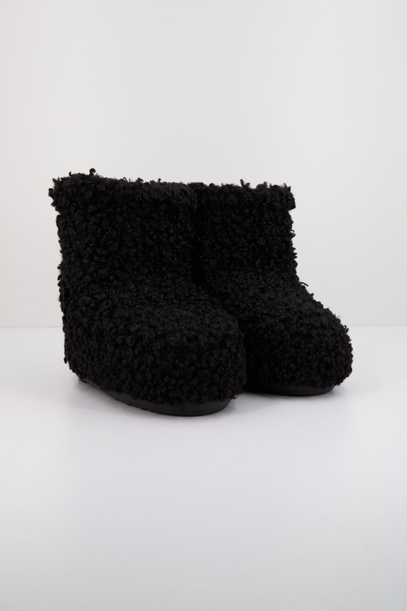 MOON BOOT MB ICON LOW FAUX CURLY en color NEGRO (2)