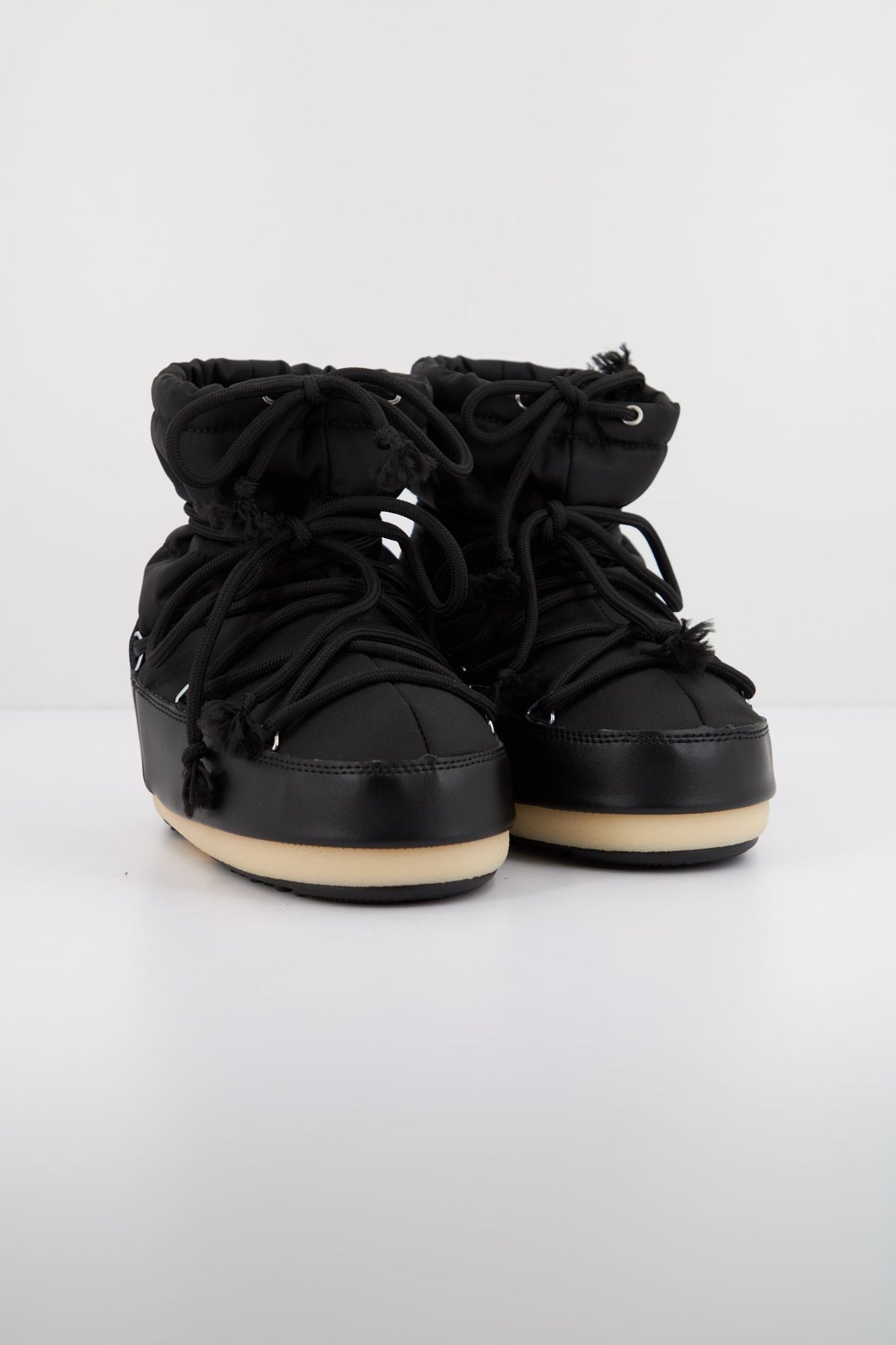MOON BOOT LIGHT LOW NYLON 14600100 001 en color NEGRO (2)