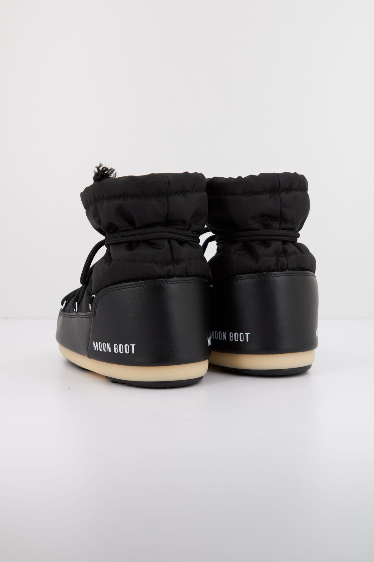 MOON BOOT LIGHT LOW NYLON 14600100 001 en color NEGRO (3)