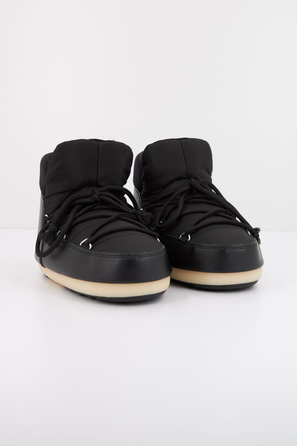 MOON BOOT PUMPS NYLON 14600300 001 en color NEGRO (2)