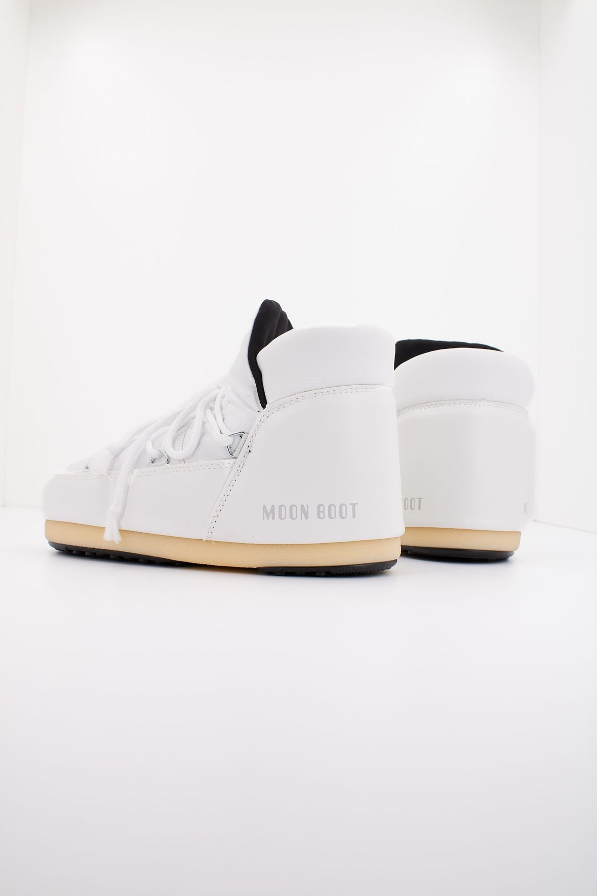 MOON BOOT PUMPS NYLON 14600300 002 en color BLANCO (3)