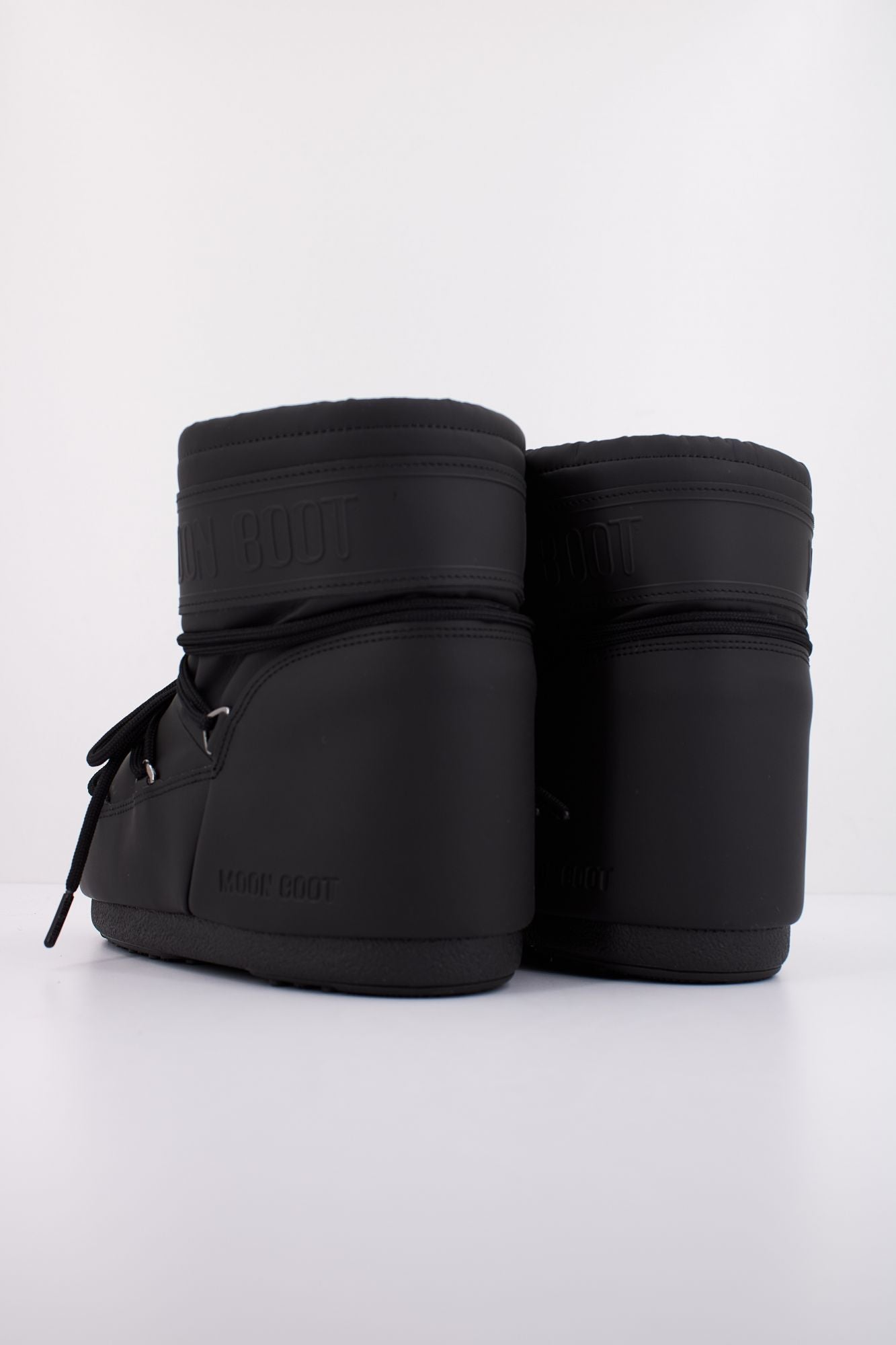 MOON BOOT MB ICON LOW RUBBE en color NEGRO (4)