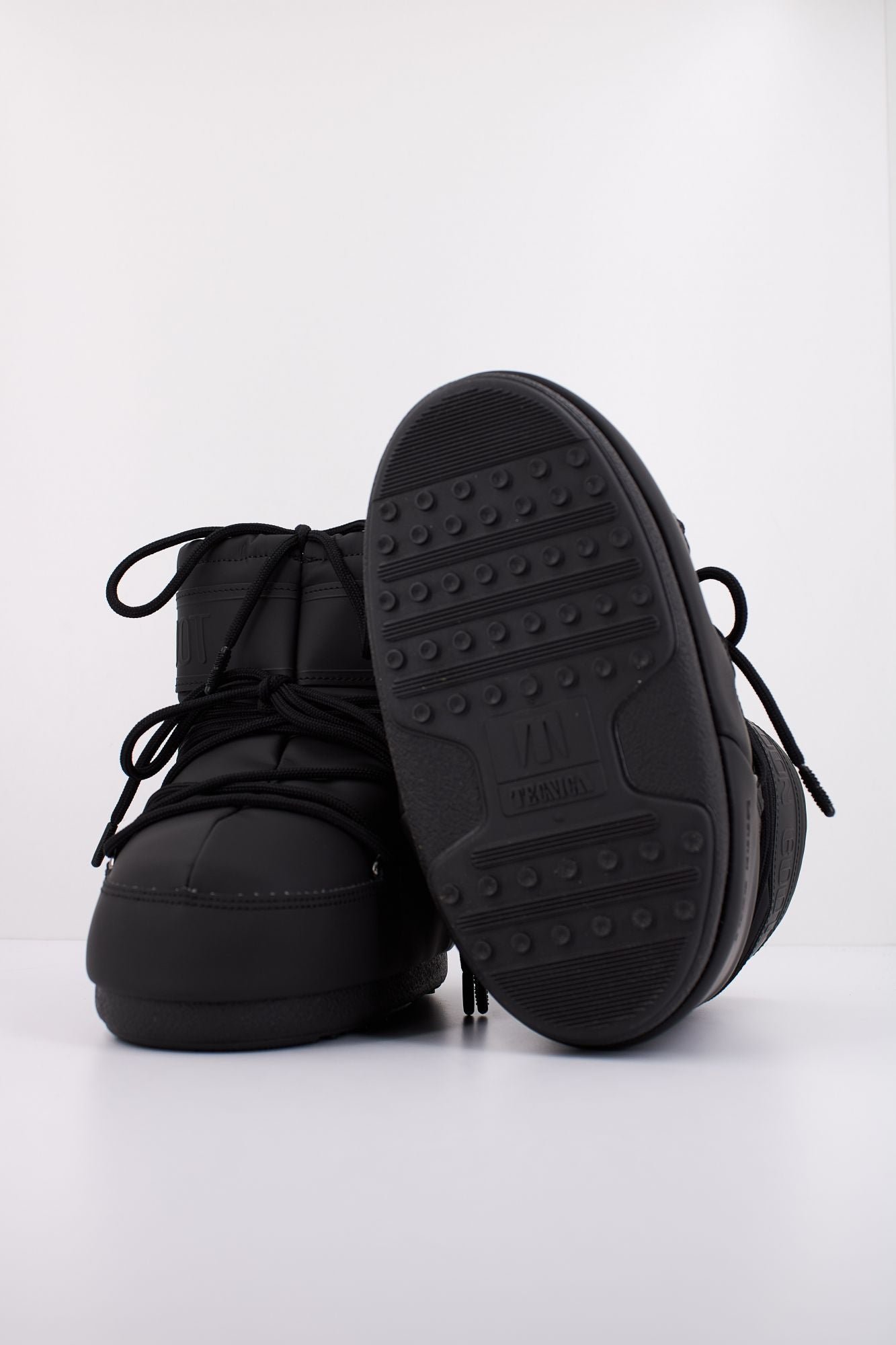 MOON BOOT MB ICON LOW RUBBE en color NEGRO (5)