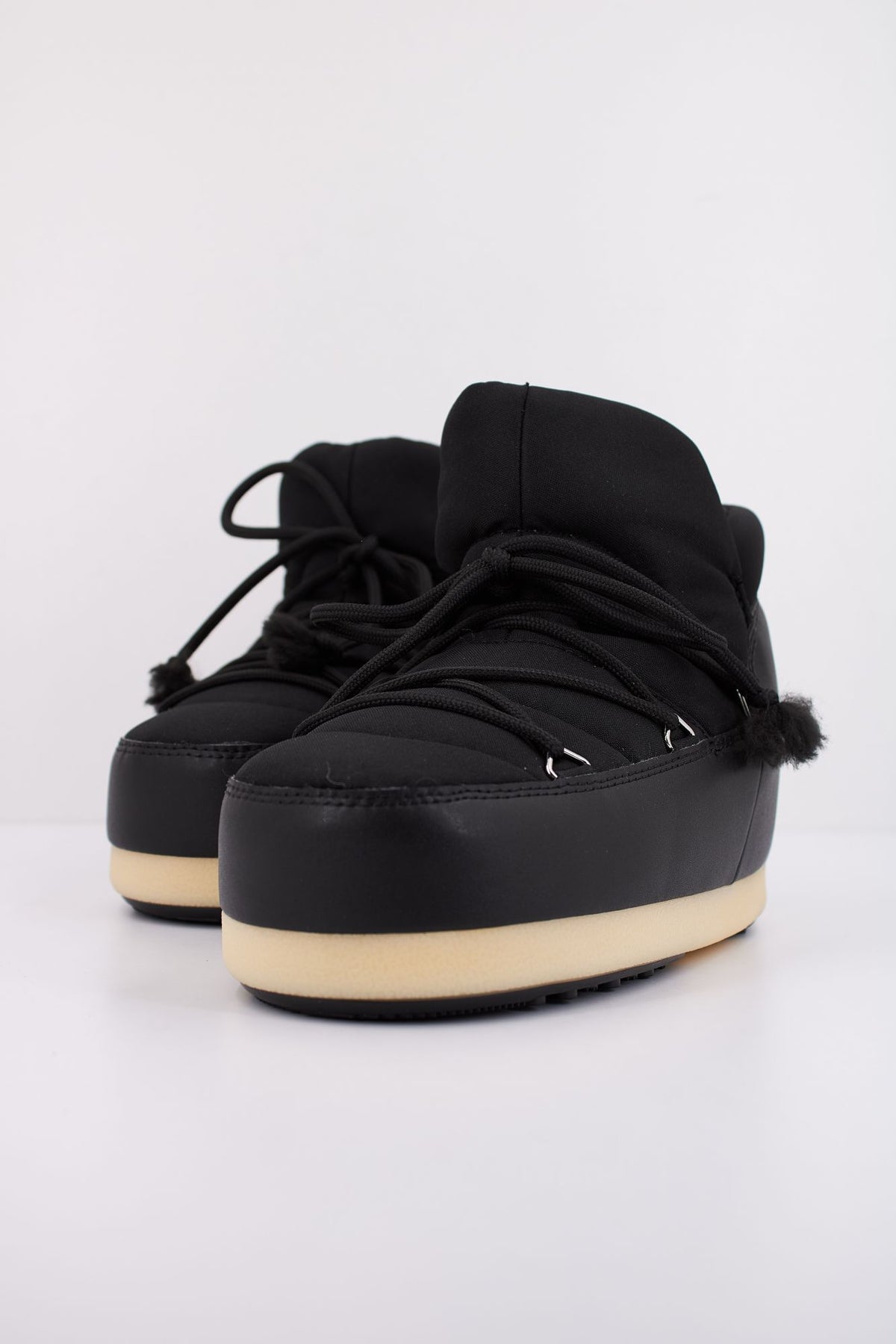 MOON BOOT MB EVX PUMPS en color NEGRO (2)