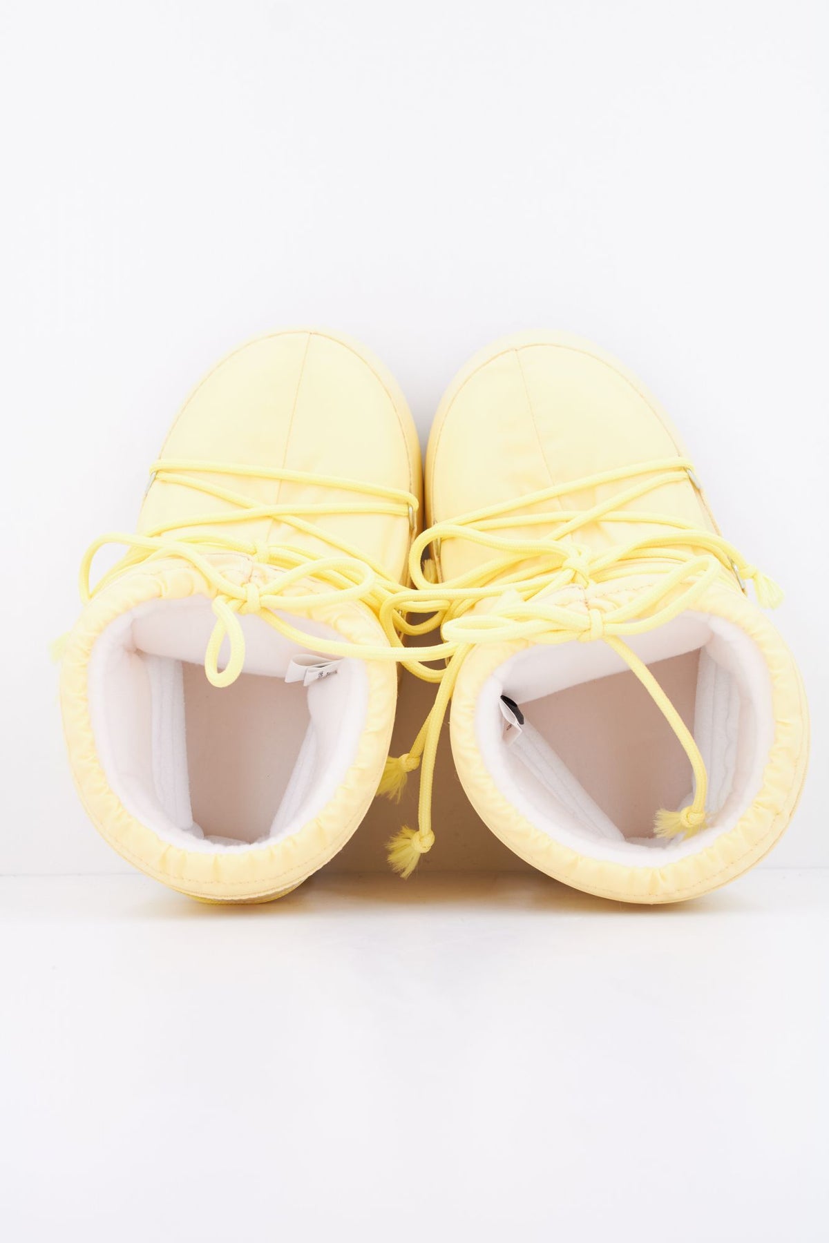 MOON BOOT ICON LOW NYLON 14093400 021 en color AMARILLO (3)
