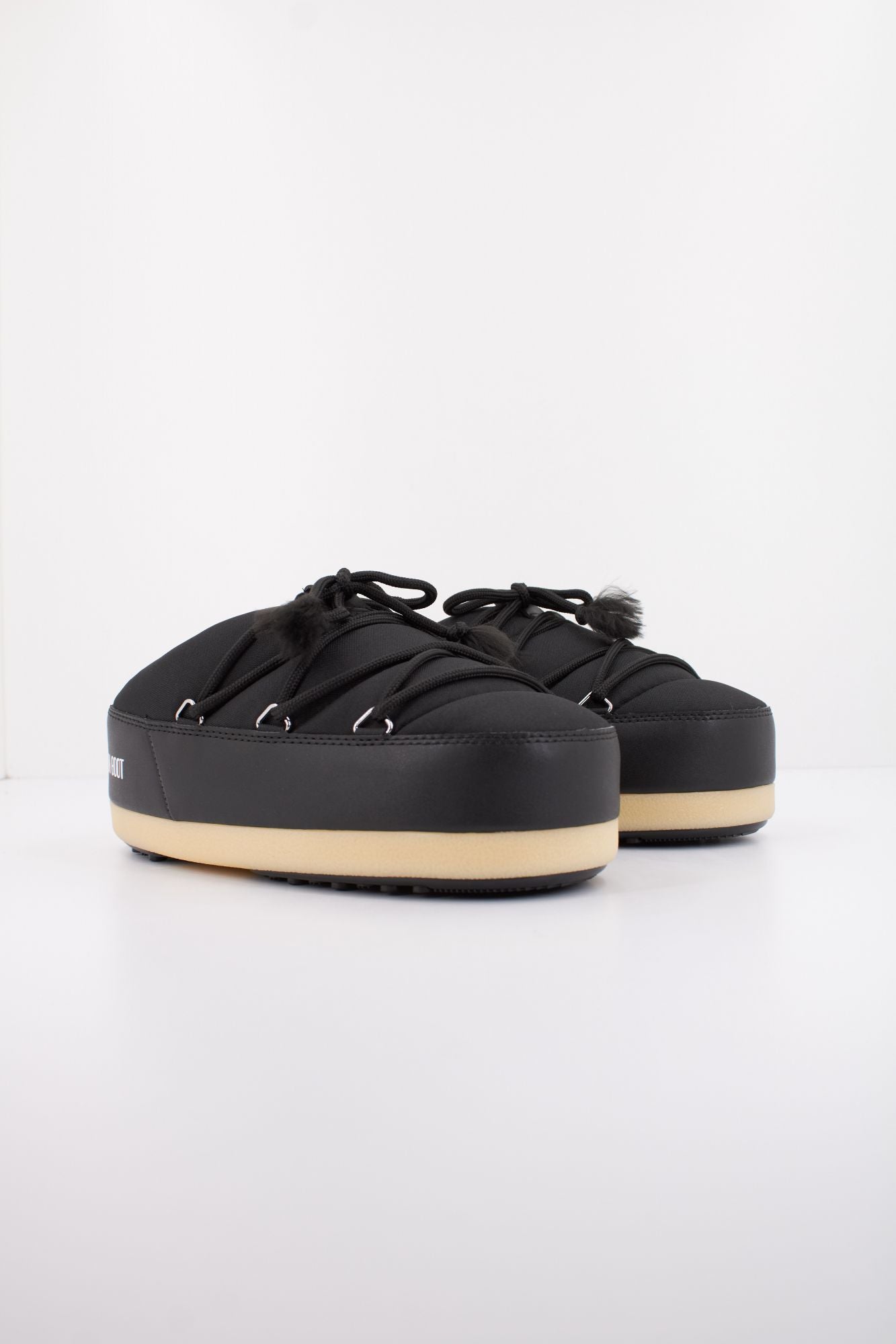 MOON BOOT MB EVX MULE NYLON en color NEGRO (2)