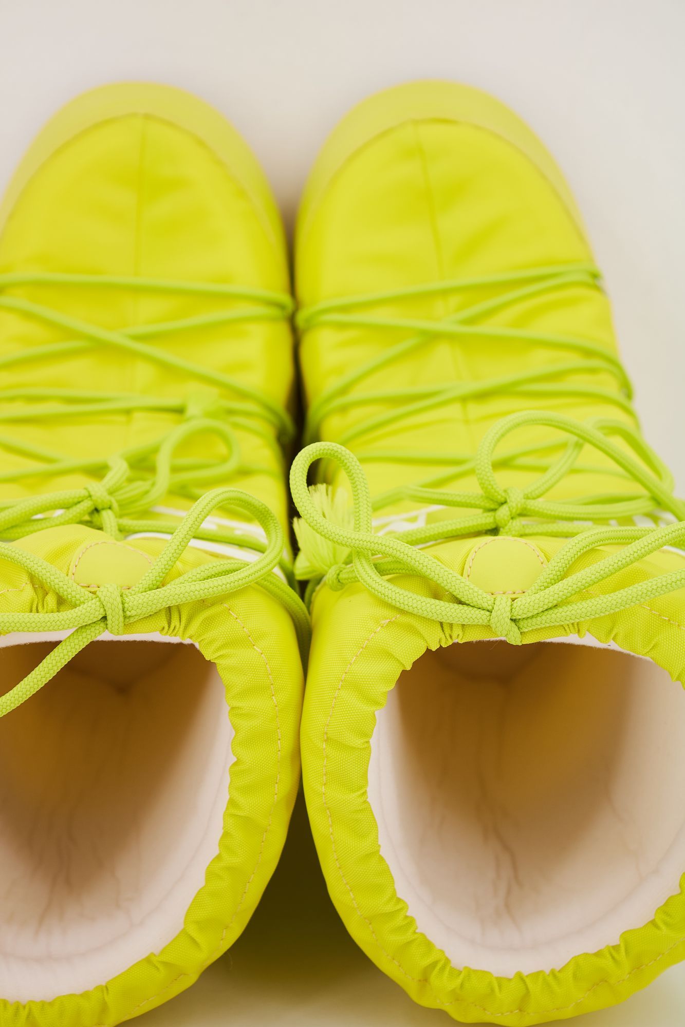 MOON BOOT ICON NYLON 14004400 001 en color AMARILLO (3)