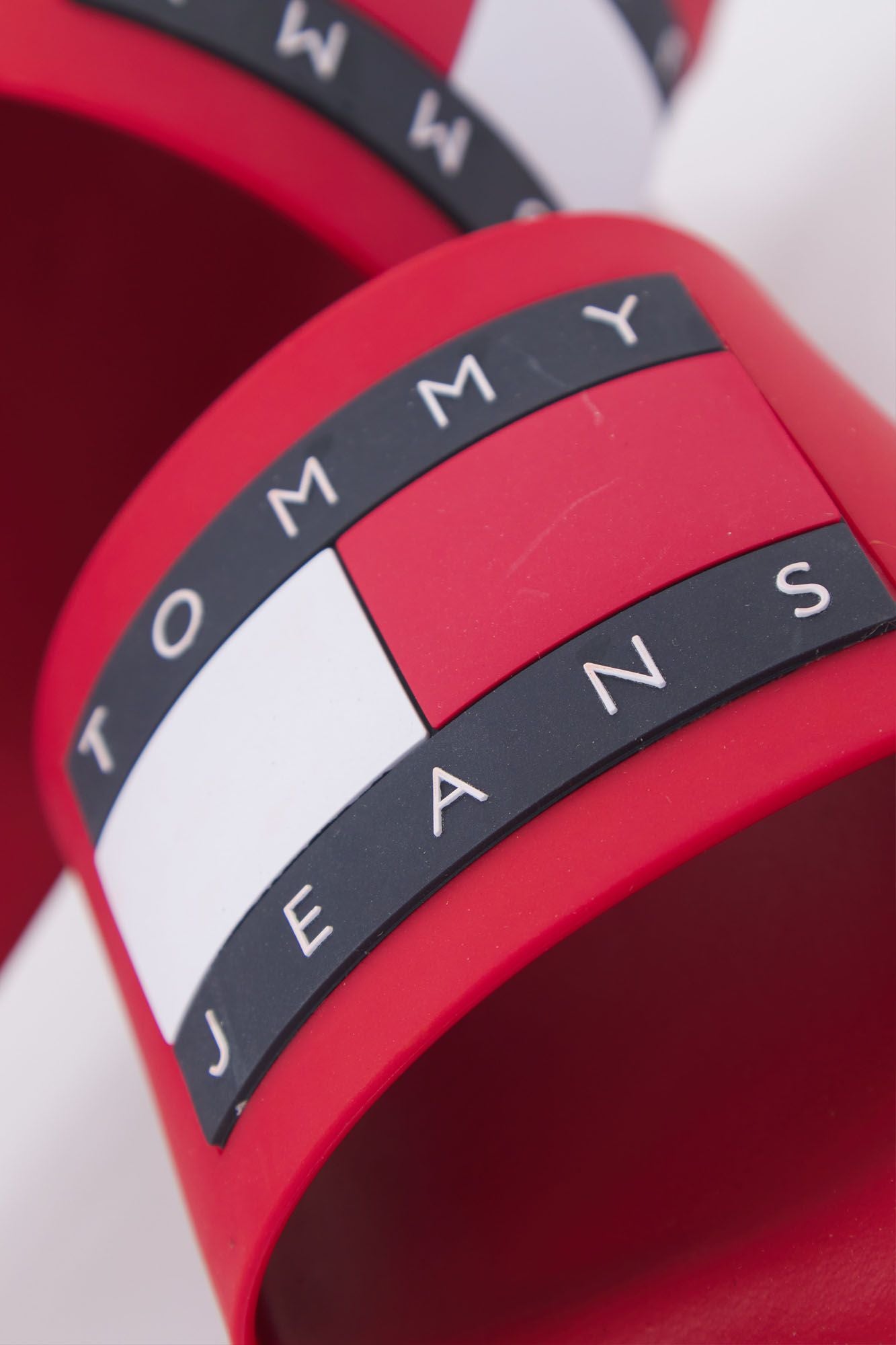 TOMMY JEANS MENS FLAG PO en color ROJO (4)
