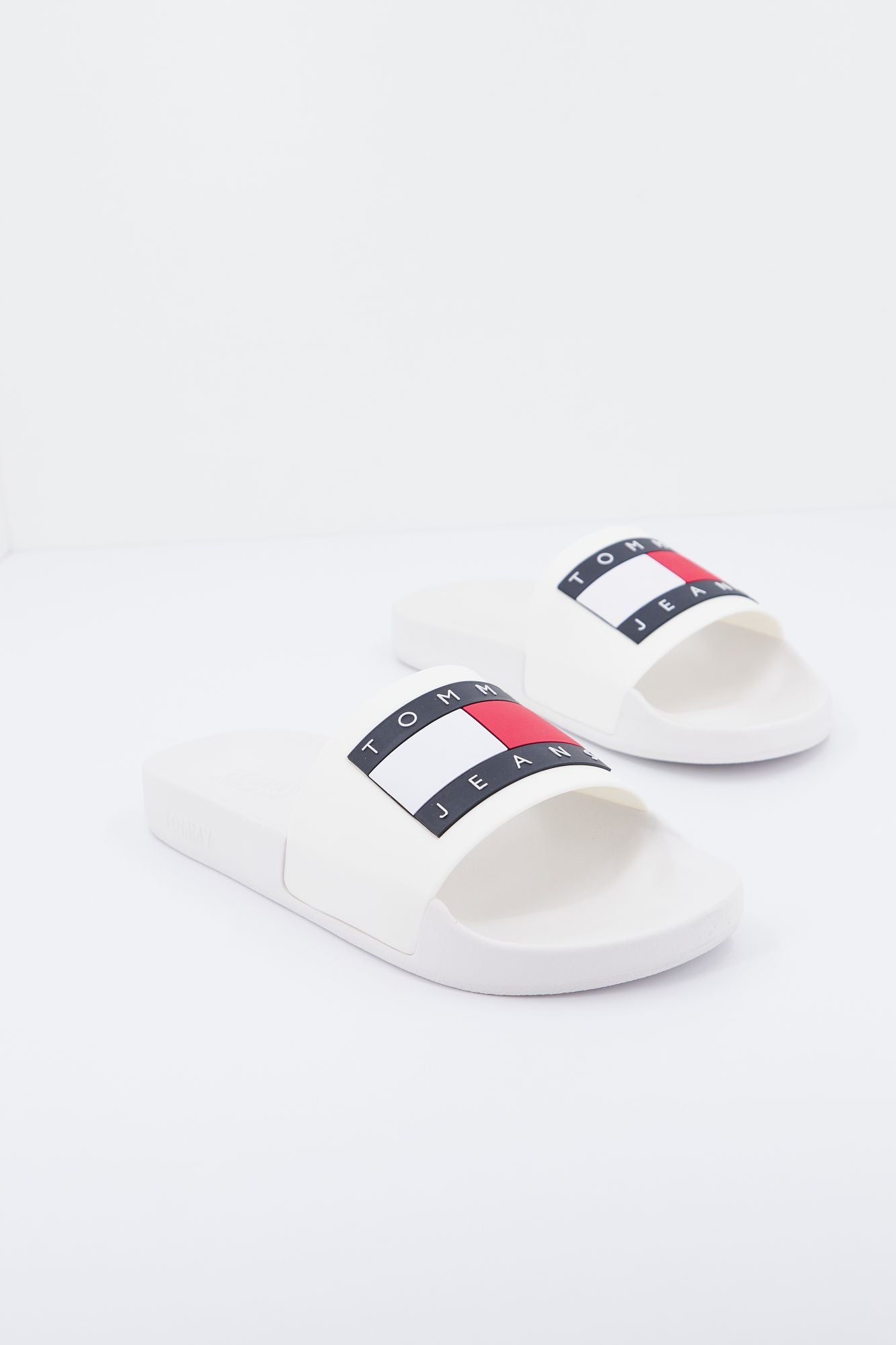 TOMMY JEANS EM0EM01021 en color BLANCO (1)