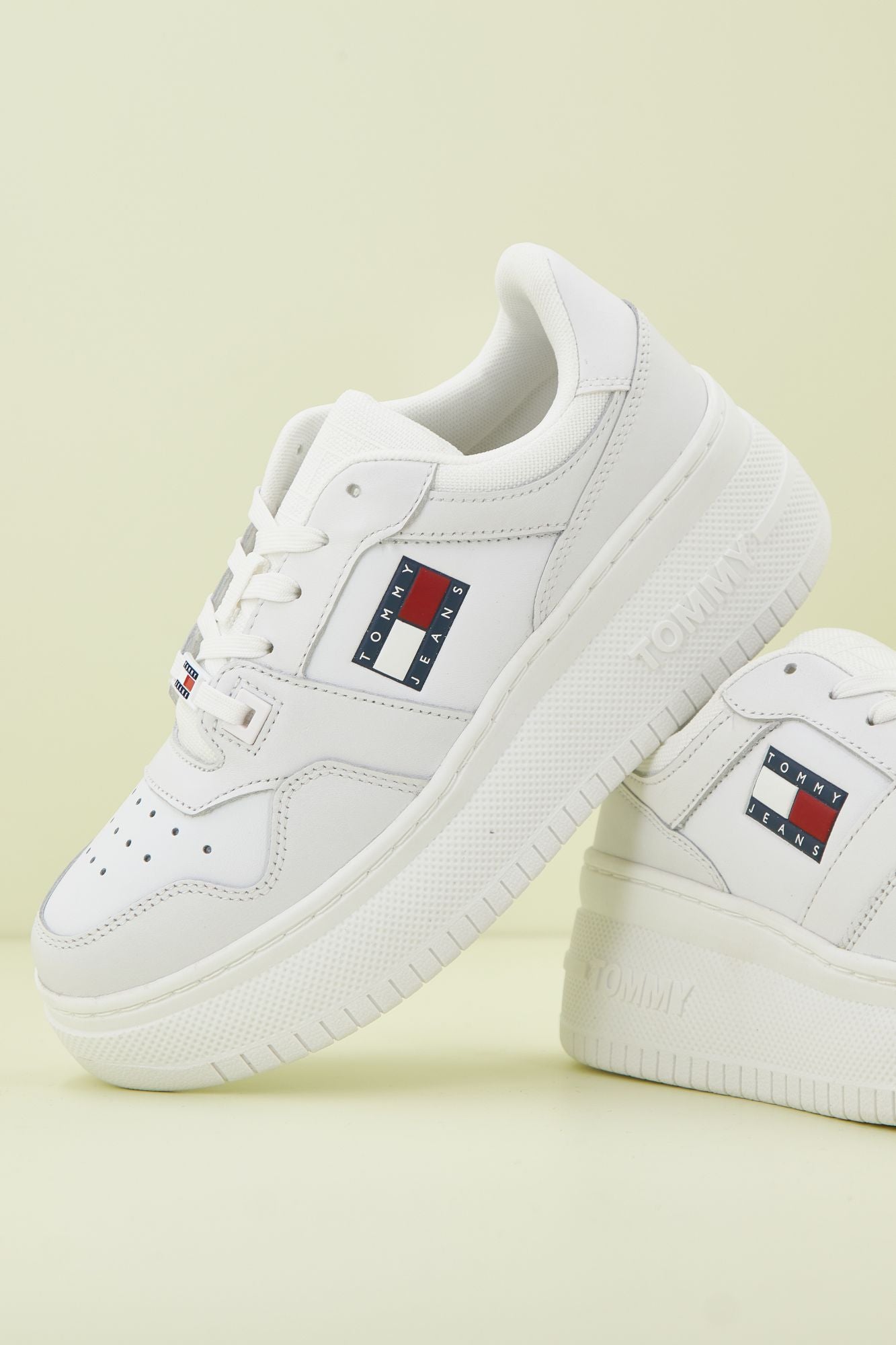 TOMMY JEANS RETRO BASKET FLATF en color BLANCO (2)