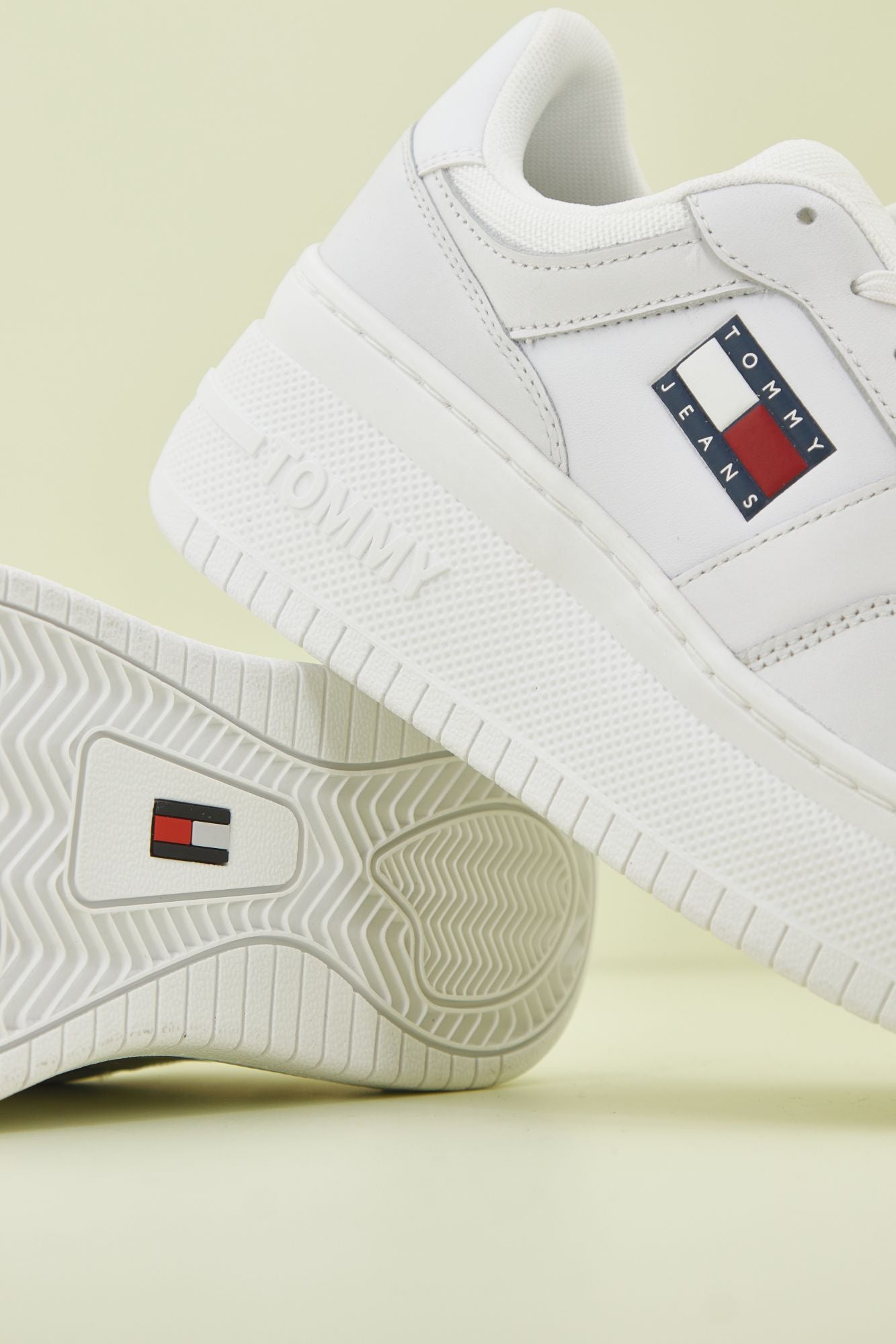 TOMMY JEANS RETRO BASKET FLATF en color BLANCO (3)