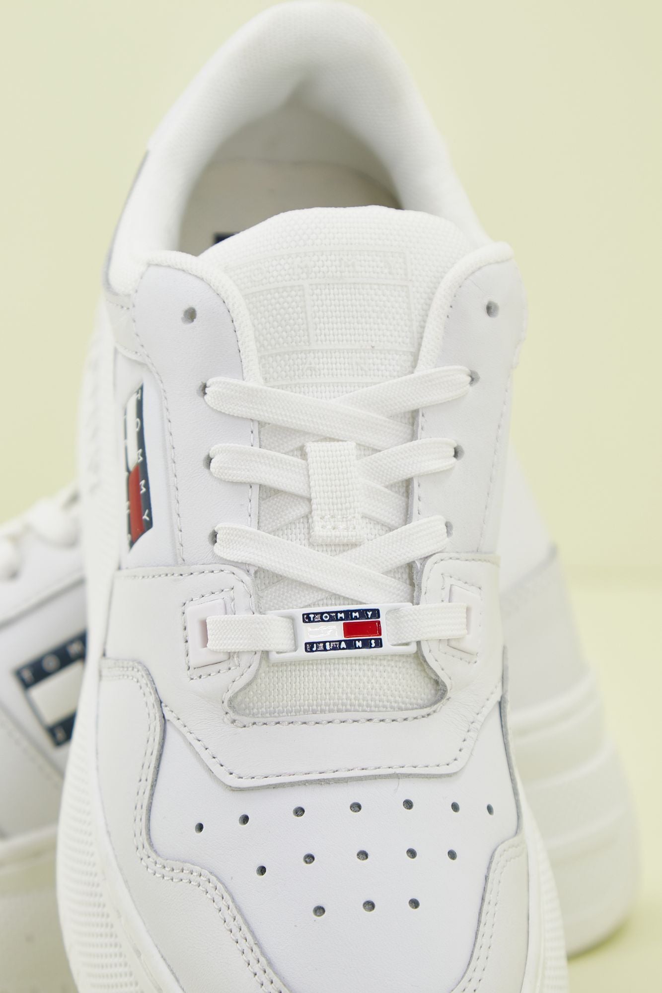 TOMMY JEANS RETRO BASKET FLATF en color BLANCO (4)