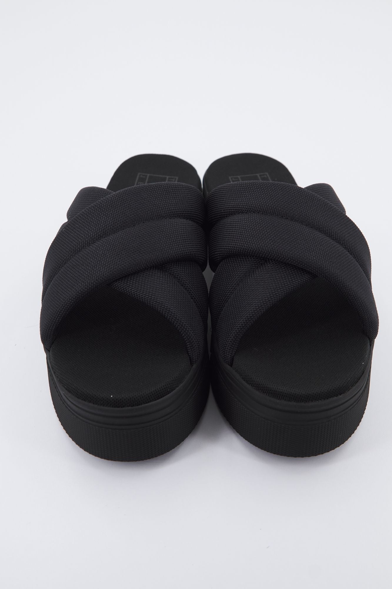 TOMMY JEANS FLTFRM SANDAL en color NEGRO (4)