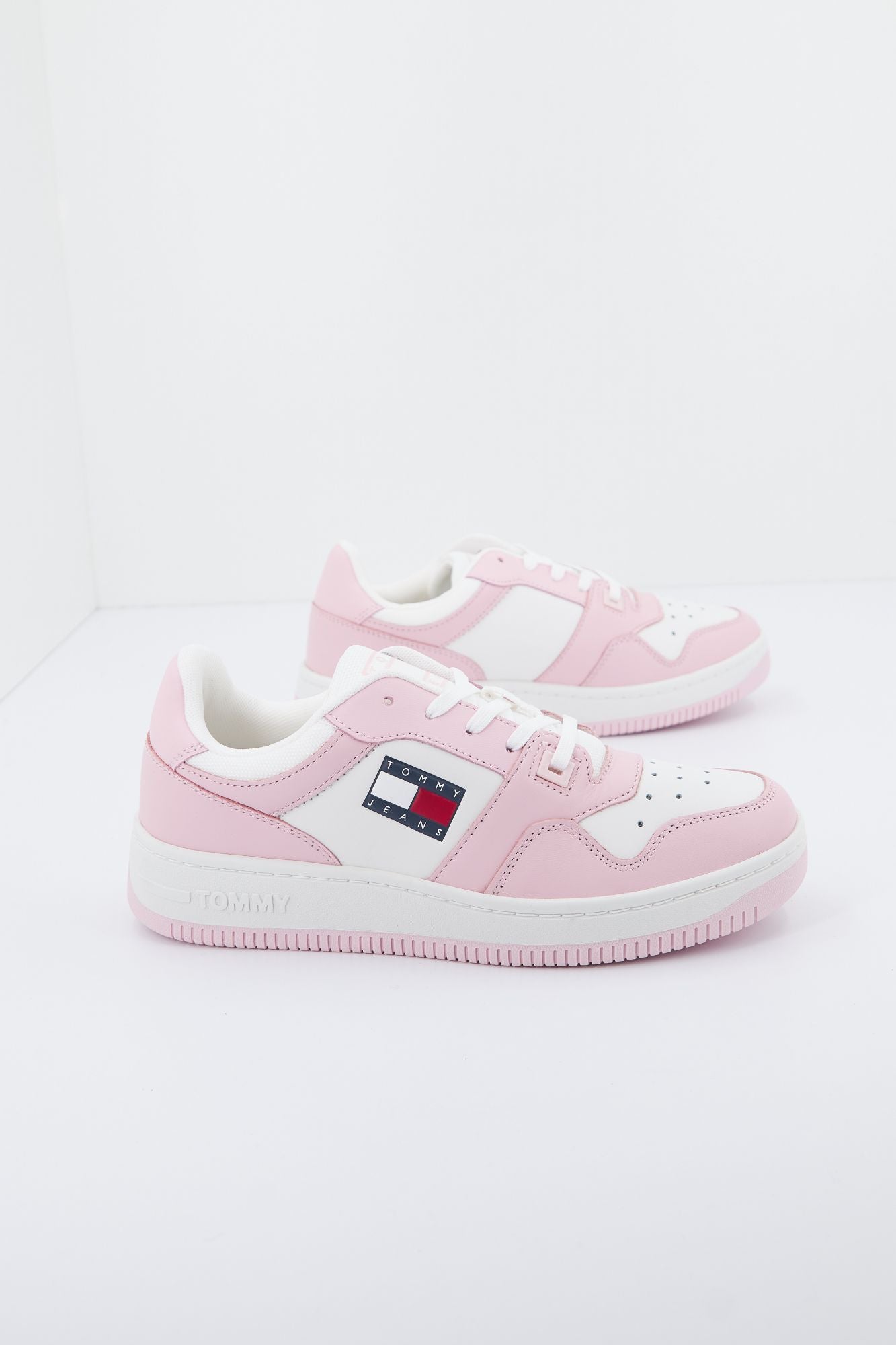 TOMMY JEANS RETRO BASKET WMN en color ROSA (3)