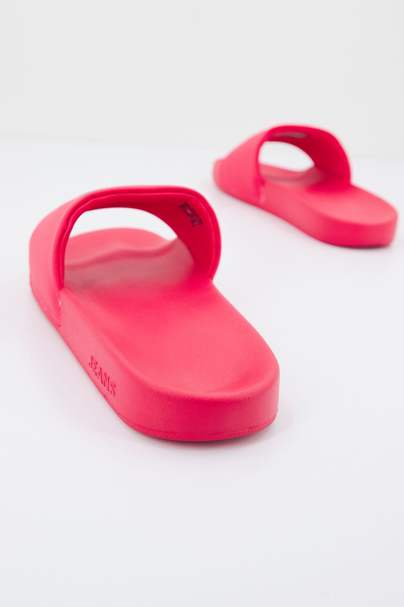 TOMMY JEANS FLAG PRINT POOL SLD en color ROSA (4)