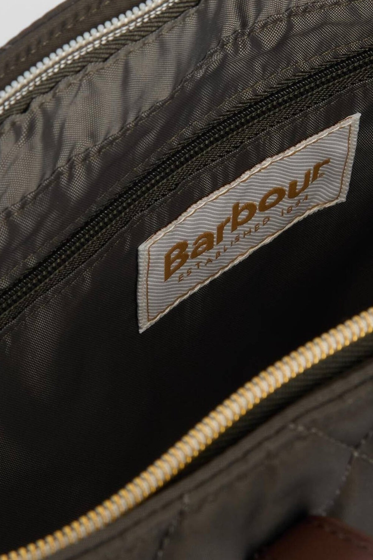BARBOUR QUILTED TOTE LBA0395OL75 en color VERDE (5)