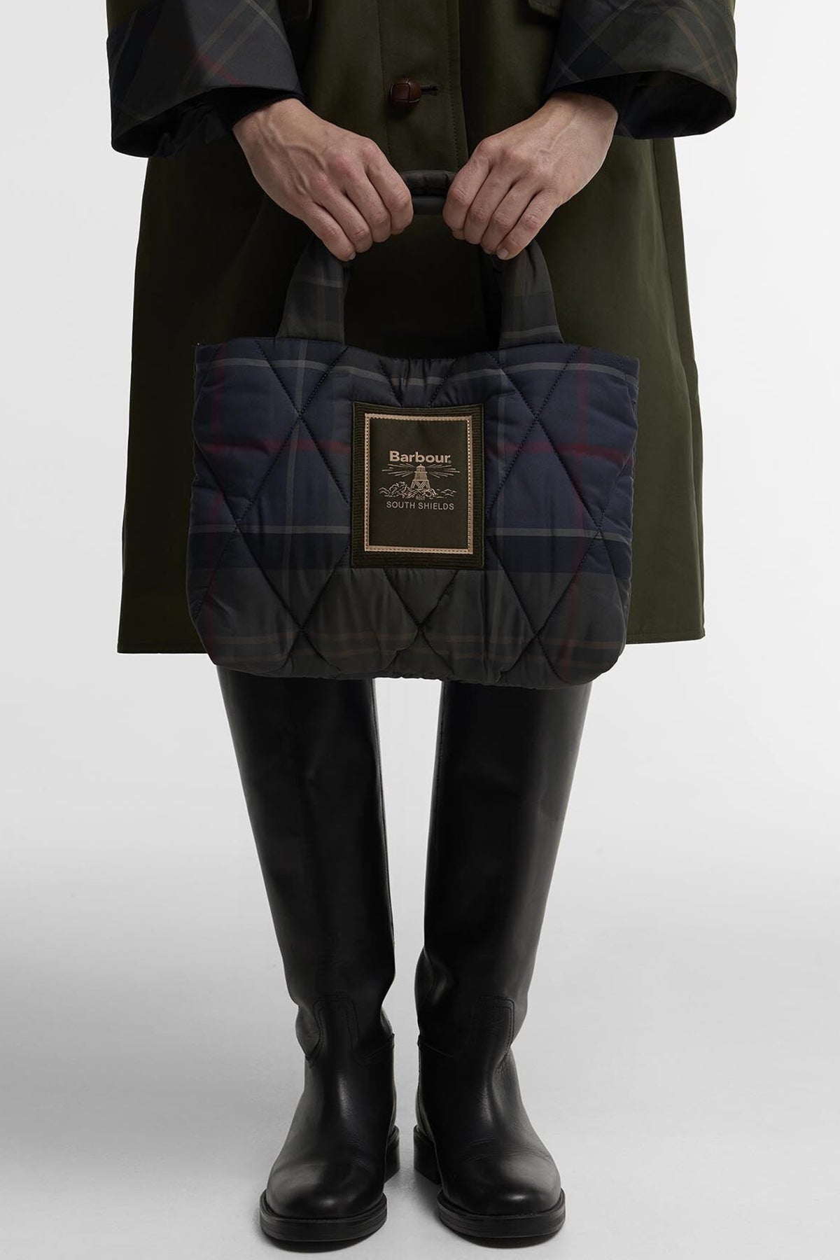 BARBOUR TARTAN ARLENE MINI QUILTED TOTE LBA0552TN43 en color AZUL (1)