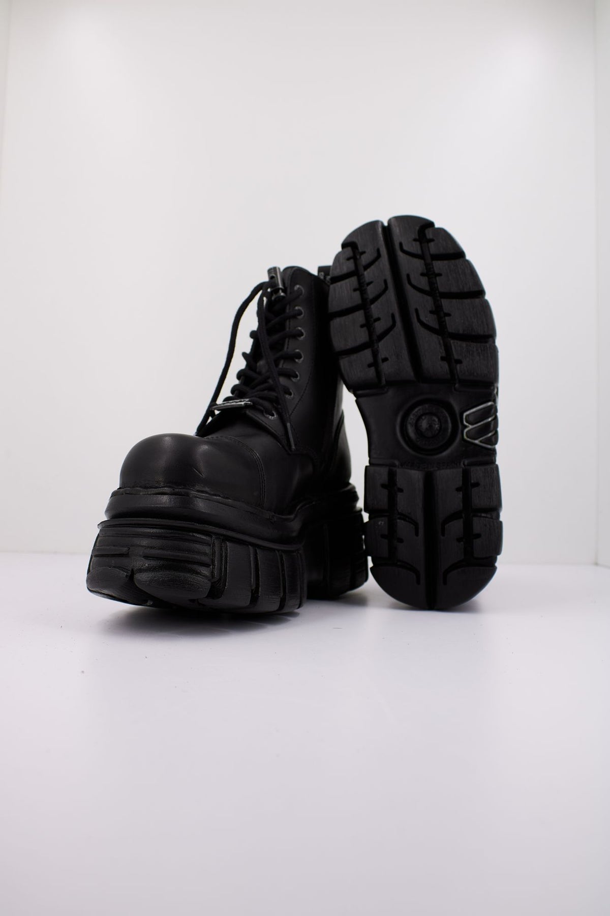 NEW ROCK MNEWMILI083 S21 en color NEGRO (4)