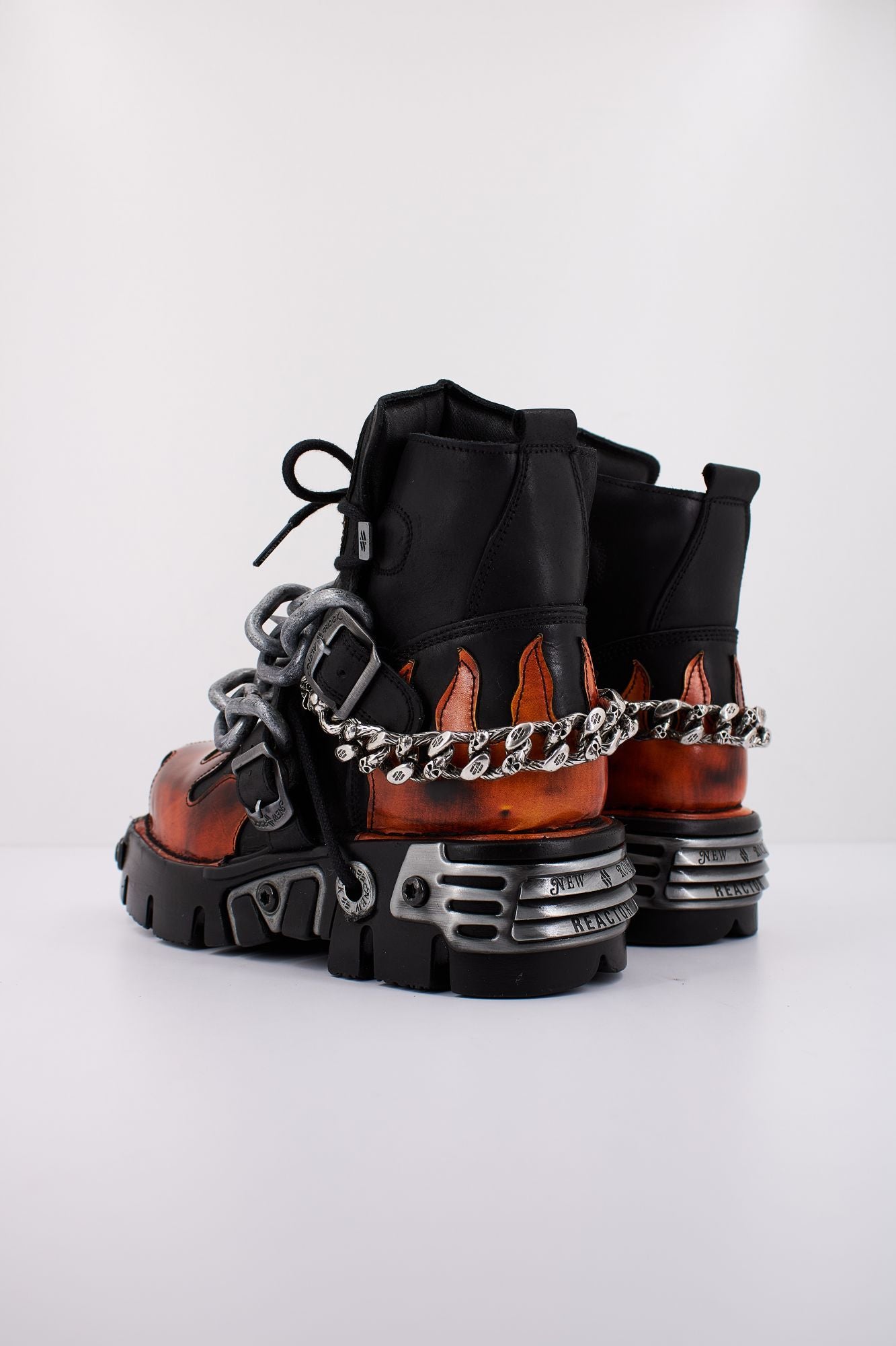 NEW ROCK M1495 C1 en color NEGRO (4)