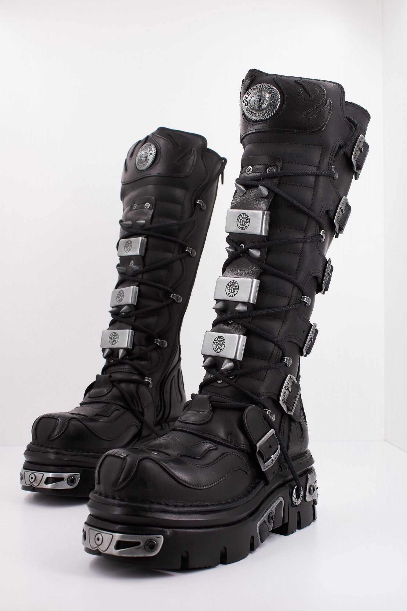 NEW ROCK BOOT METALLIC M161 S1 en color NEGRO (2)