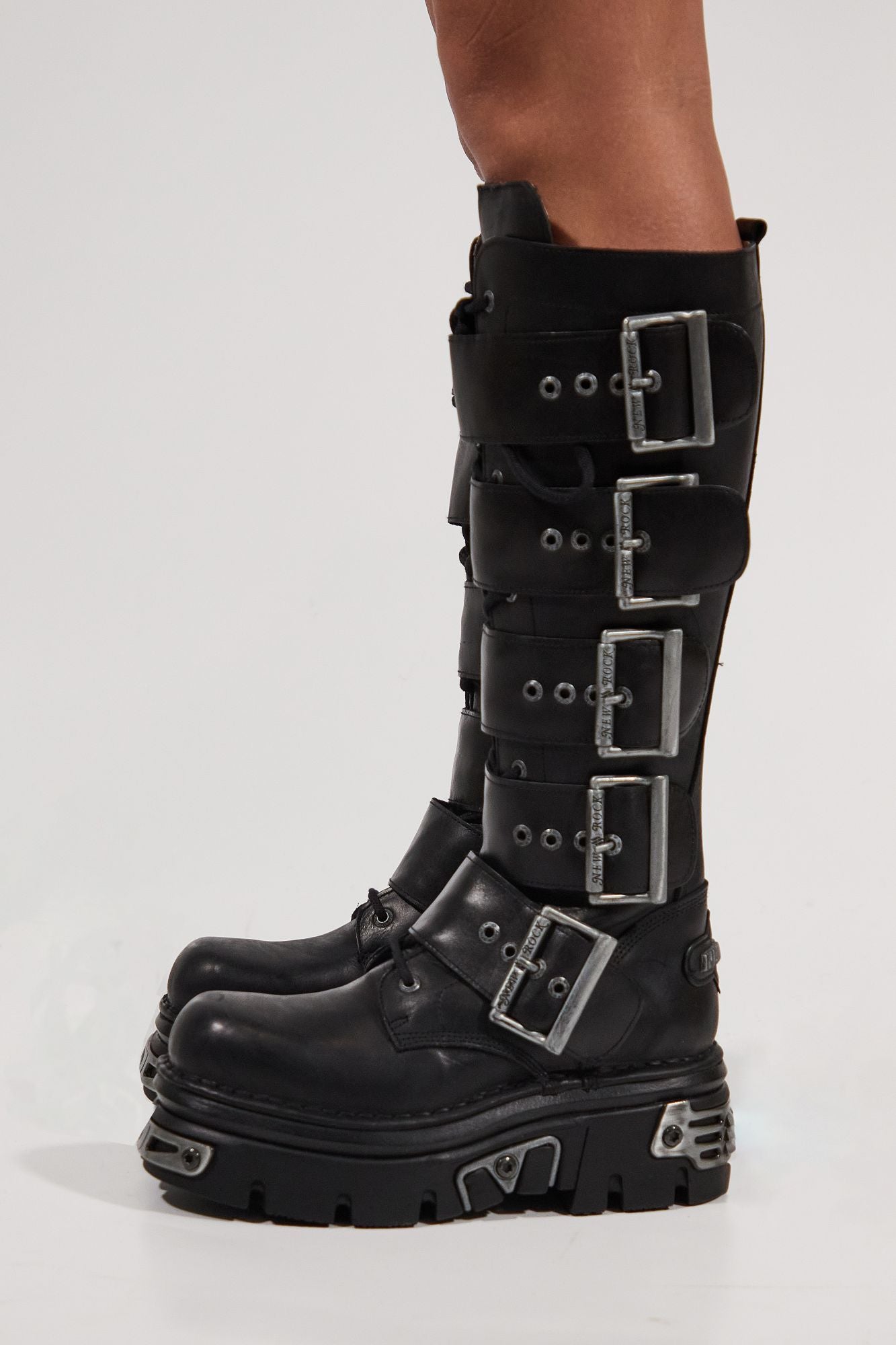 NEW ROCK BOOT METALLIC en color NEGRO (1)