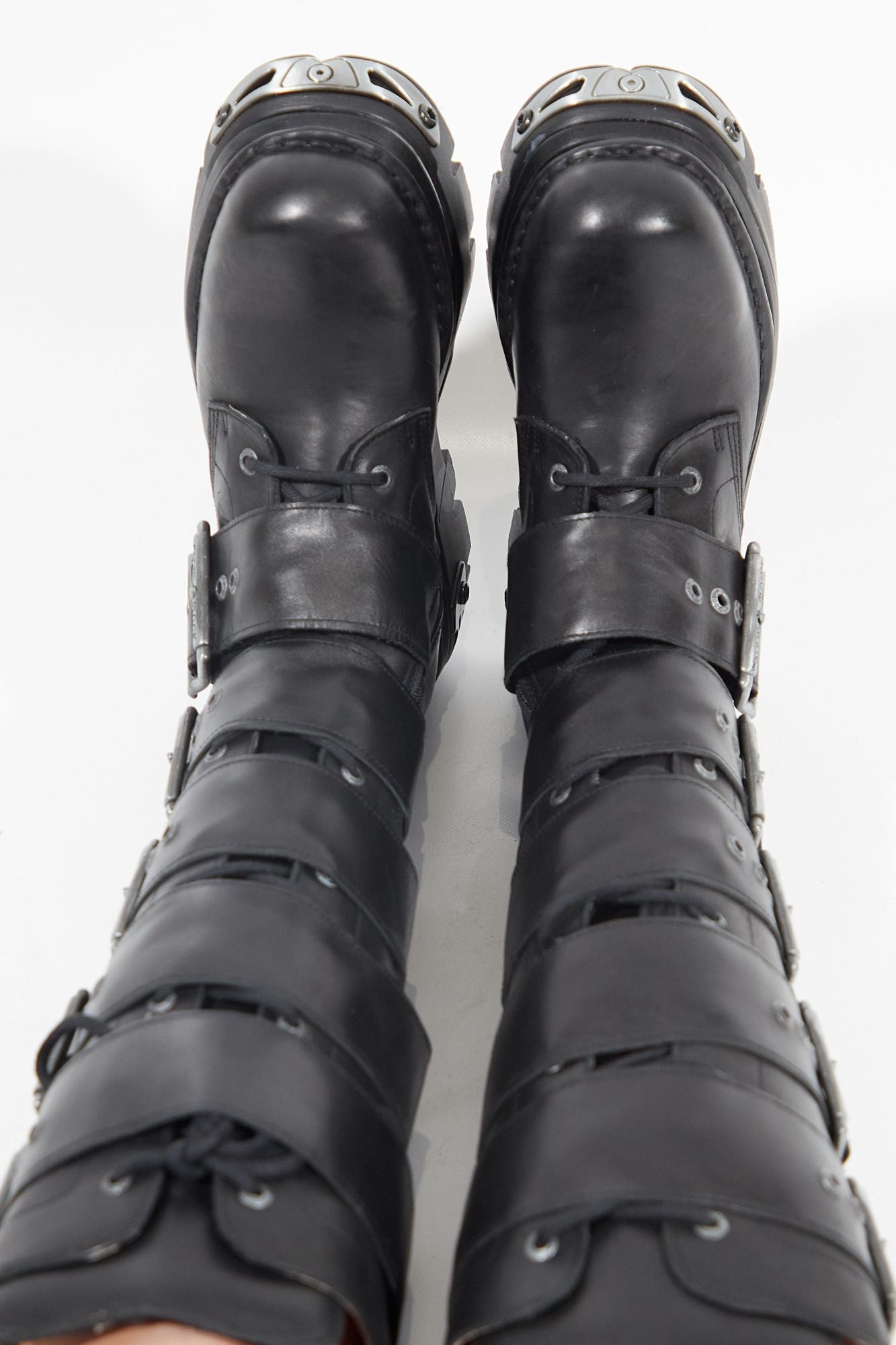NEW ROCK BOOT METALLIC en color NEGRO (3)