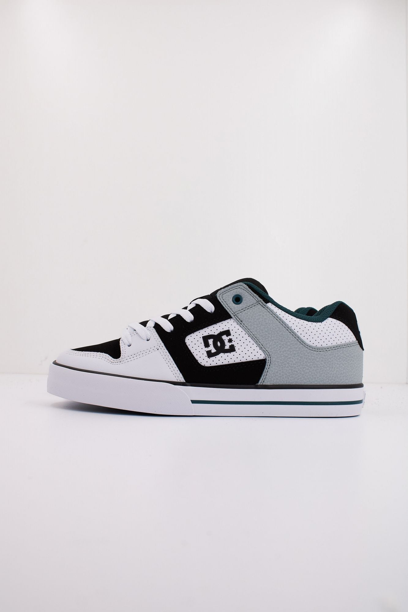 DC PURE M SHOE en color VERDE (1)