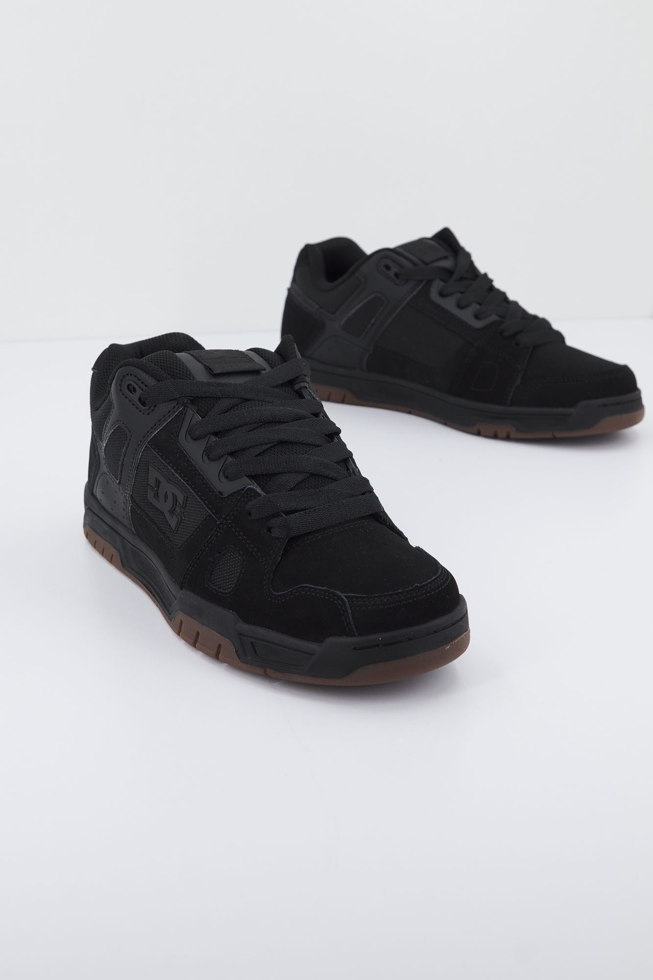 DC STAG en color NEGRO (1)