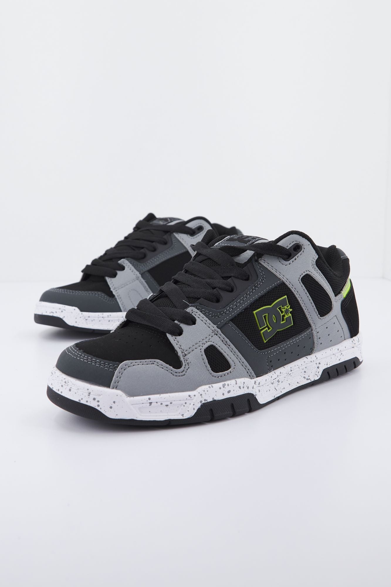 DC STAG M SHOE en color GRIS (1)